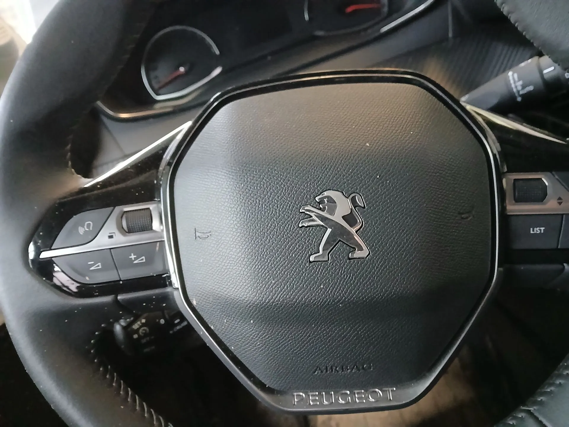 Frente Completa PEUGEOT 208 II Imagem-6