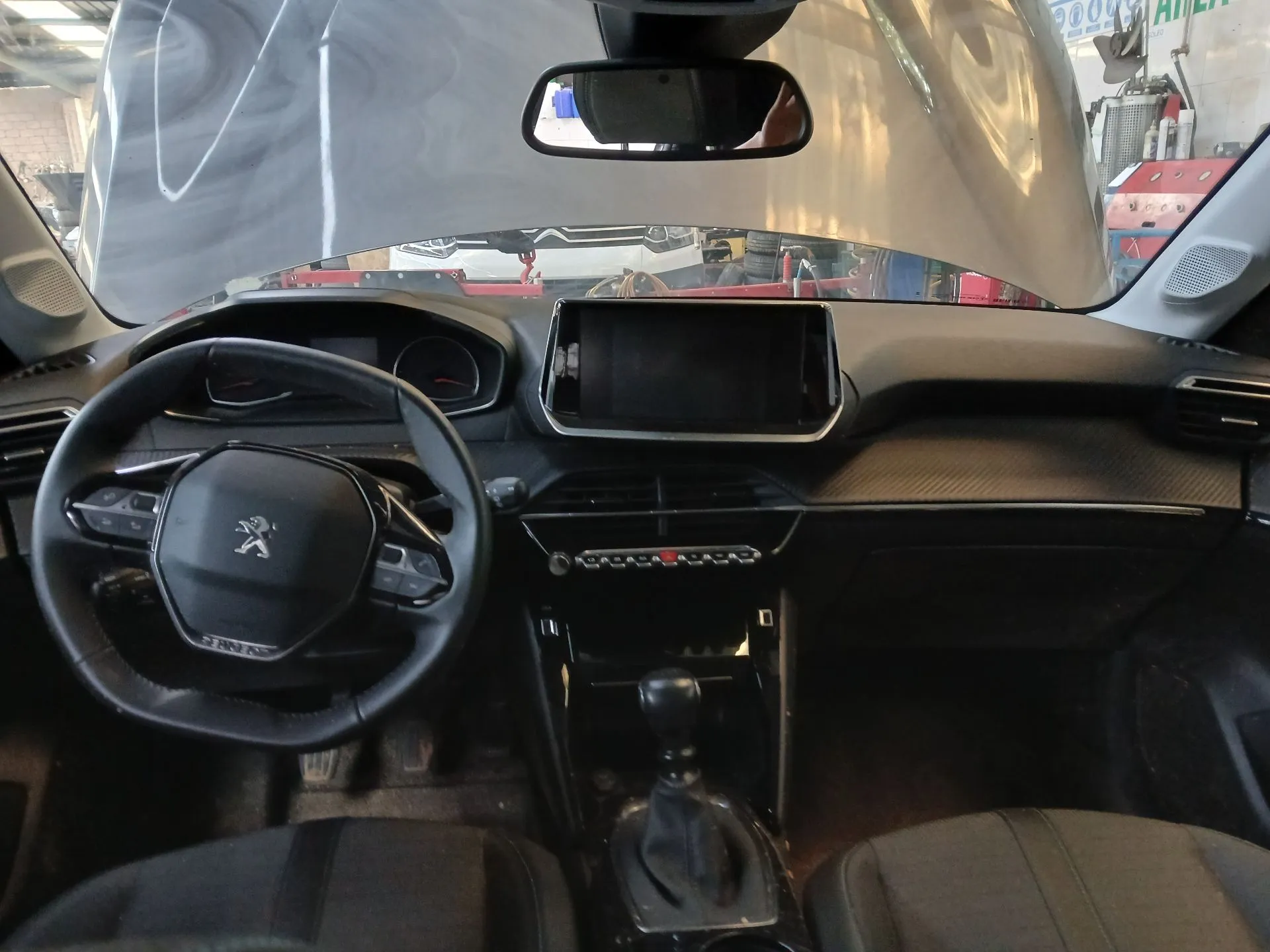 Frente Completa PEUGEOT 208 II Imagem-5
