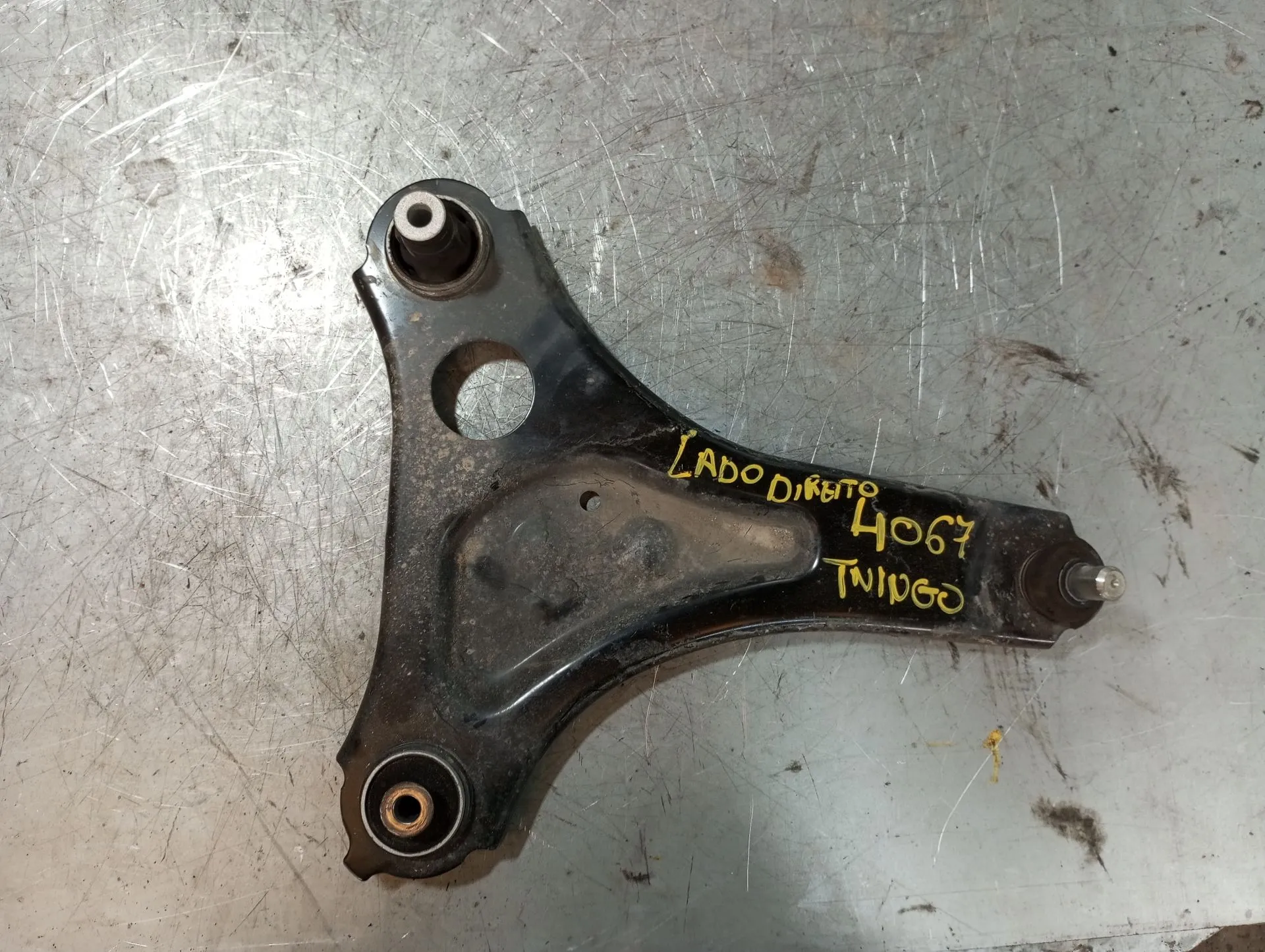 Braccio di sospensione anteriore destra RENAULT Twingo III (BCM_)