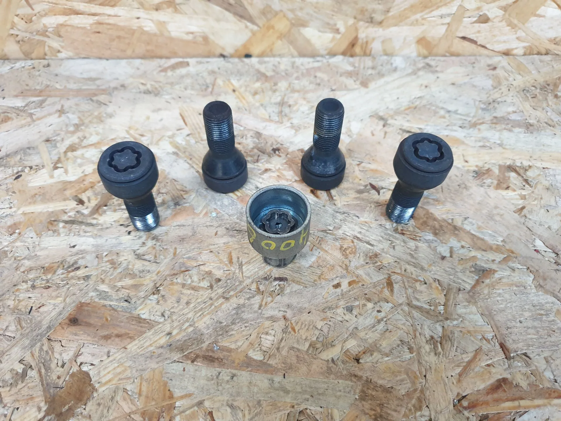 Vite antifurto BMW X2 (F39)