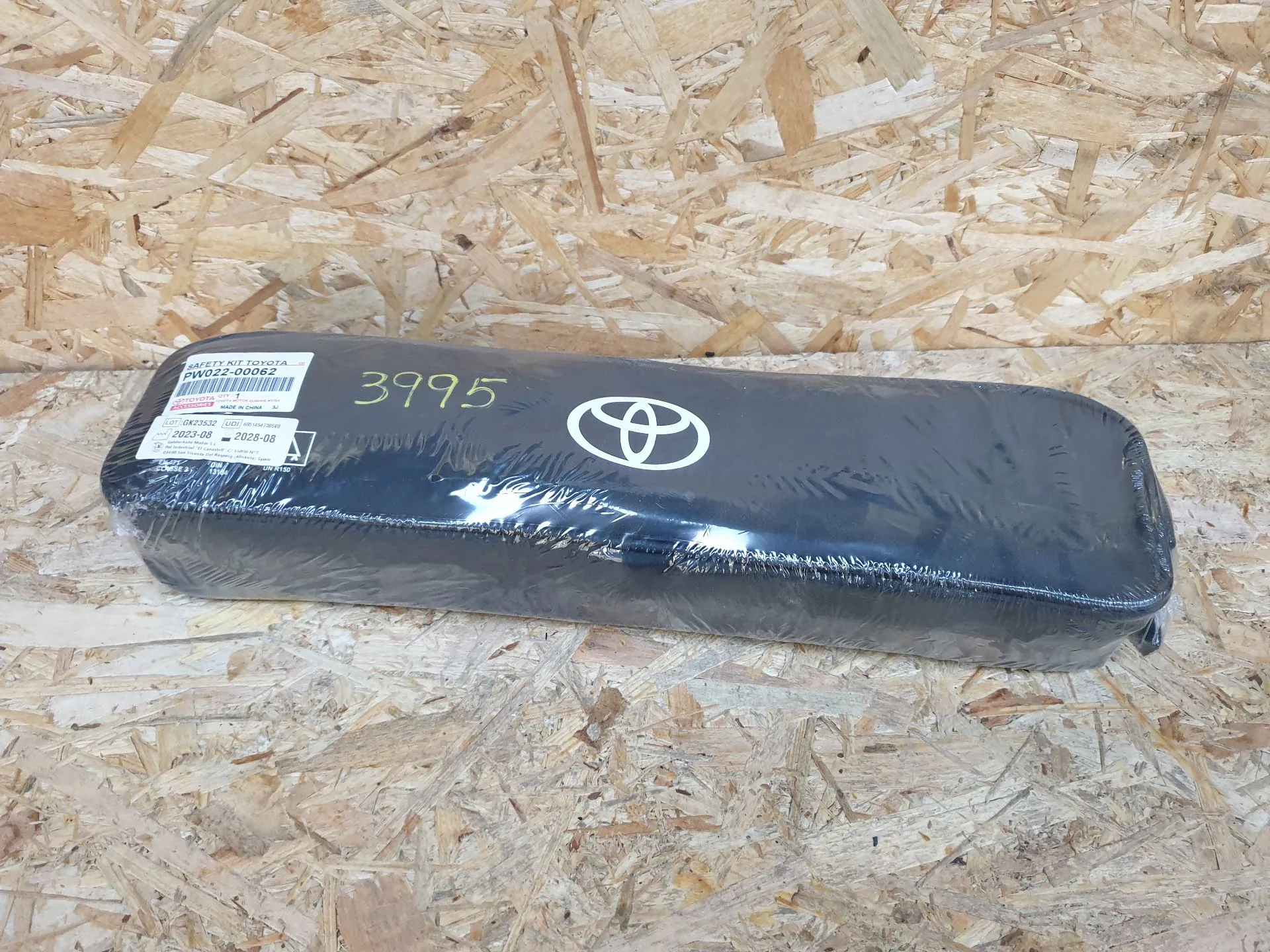 Triângulo de sinalização TOYOTA Yaris Cross (MXP_)