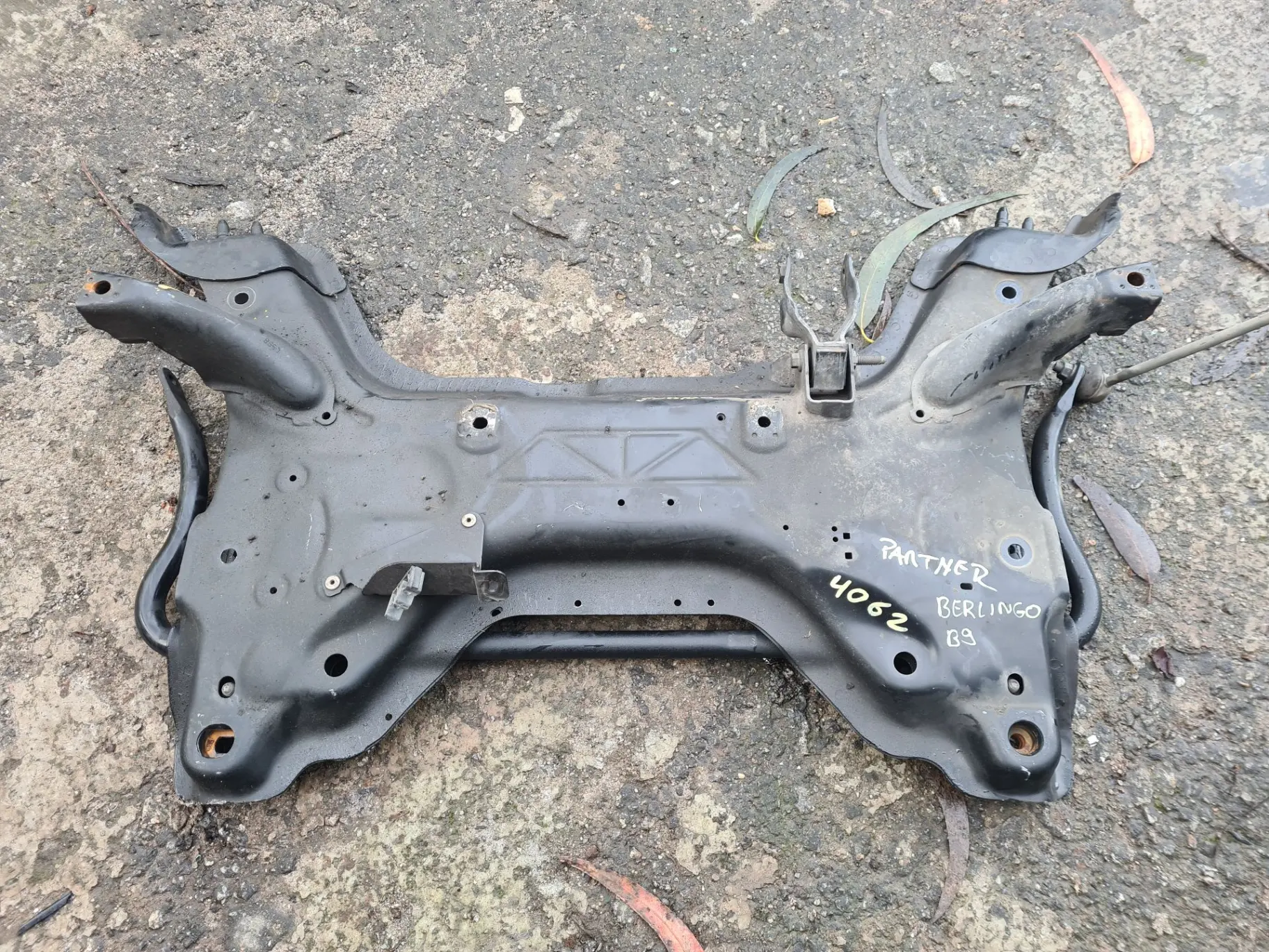 Front subframe PEUGEOT Partner II