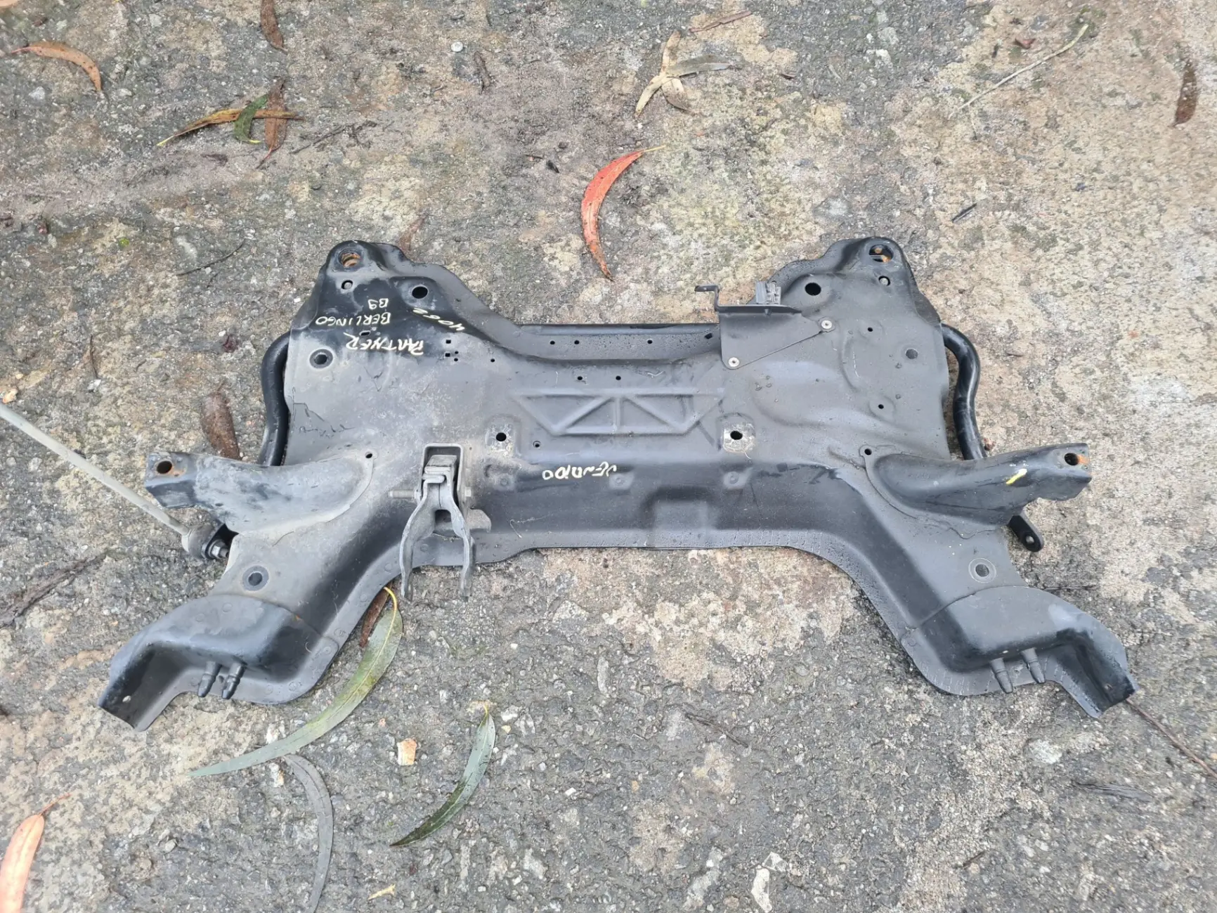 Front subframe PEUGEOT Partner II Imagem-1