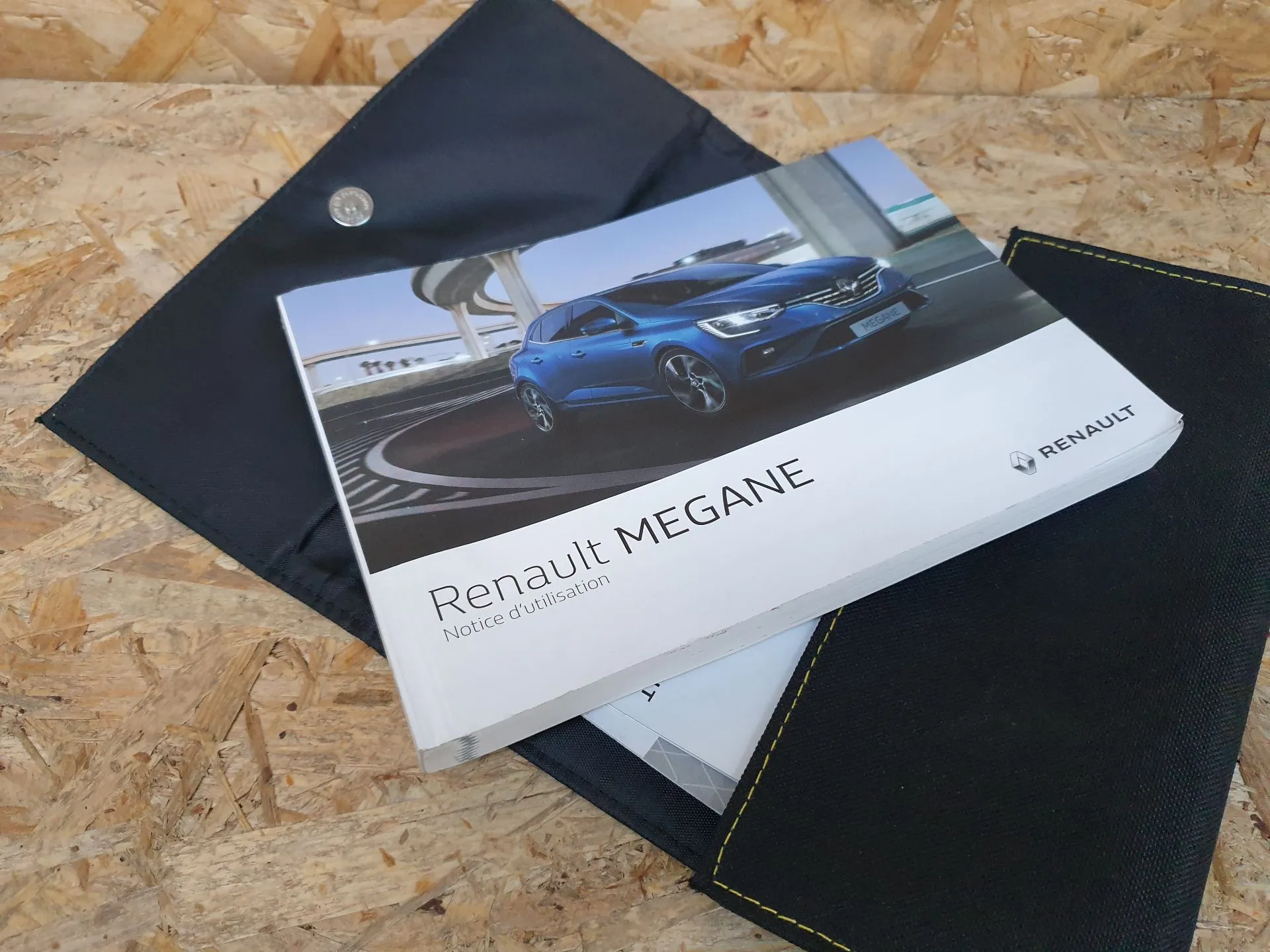 Bolsa con manual del usuario del vehículo RENAULT Megane IV (B9A/M_) Imagem-1