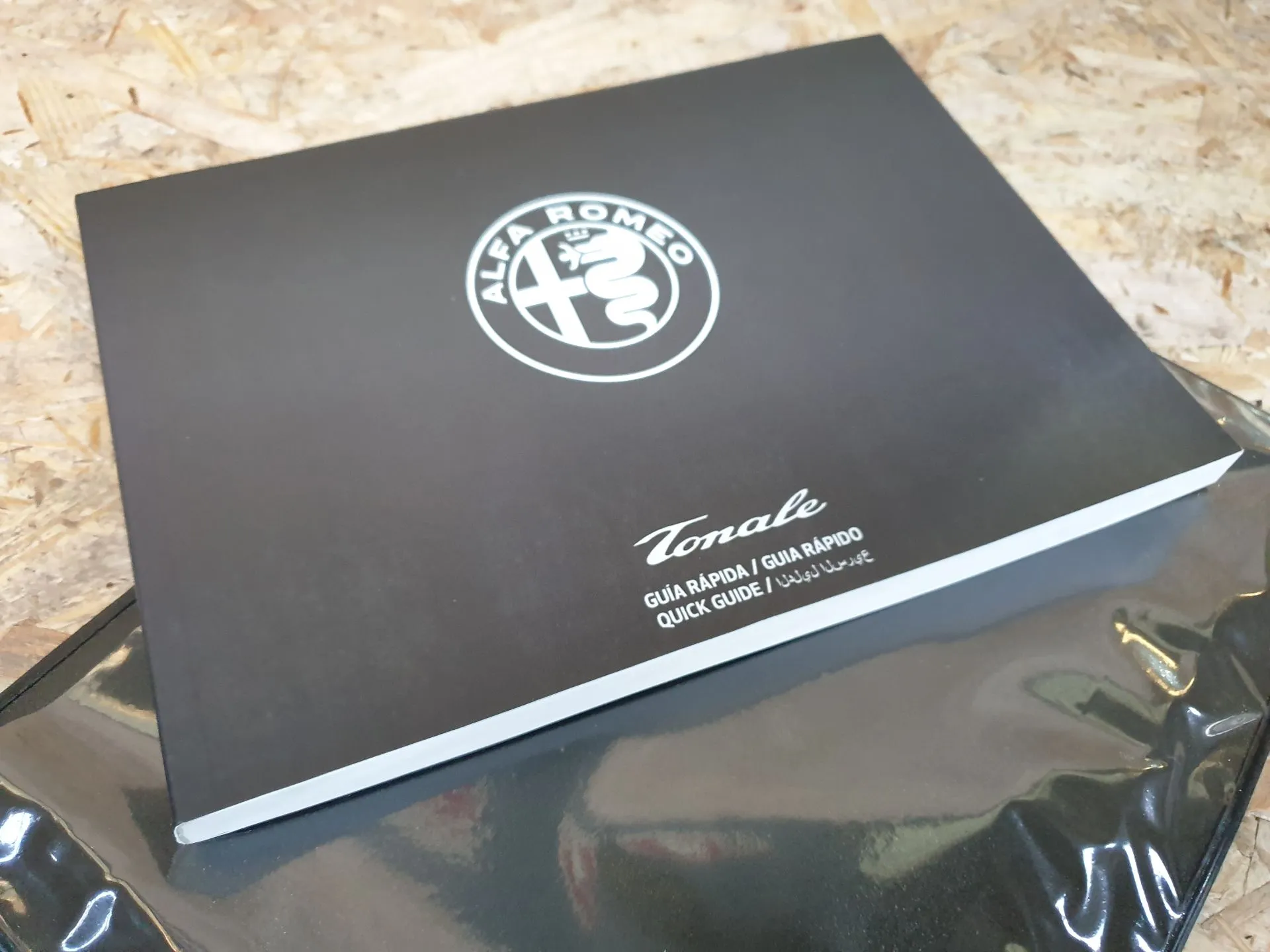 Bag with vehicle owner's manual ALFA ROMEO Tonale (965_) Imagem-1