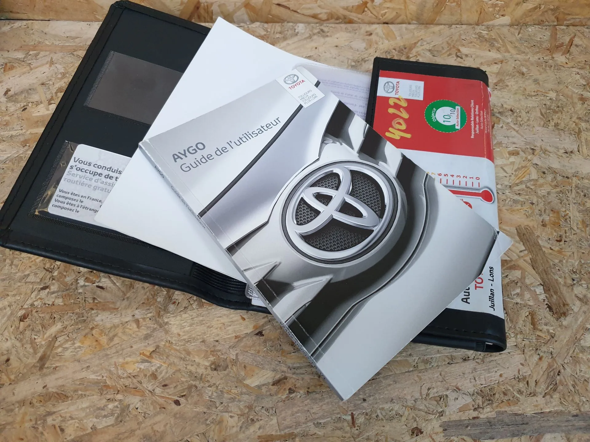 Borsa con manuale dell’utente del veicolo TOYOTA Aygo (_B4_) Imagem-2