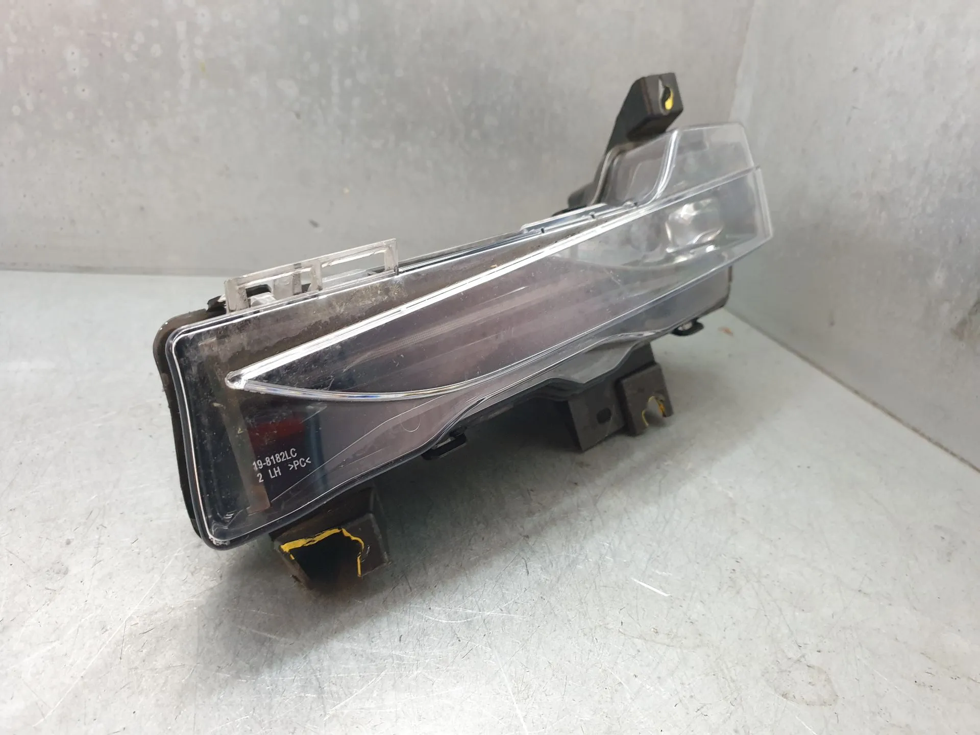 Feu antibrouillard Avant Gauche TESLA Model Y (5YJY) Imagem-1