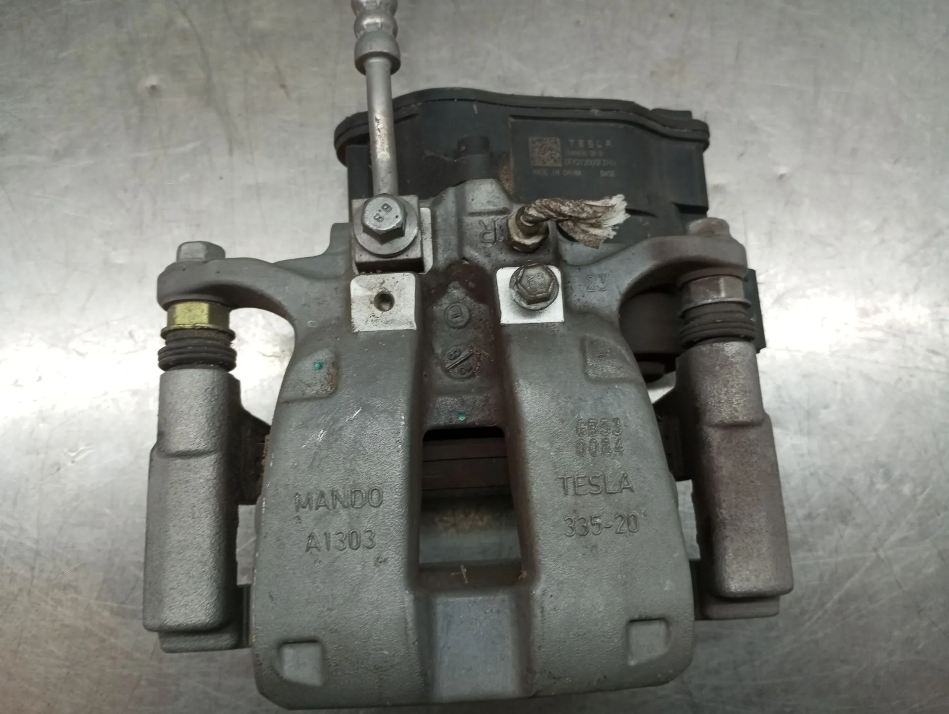 Right rear Brake Caliper TESLA Model Y (5YJY) Imagem-1