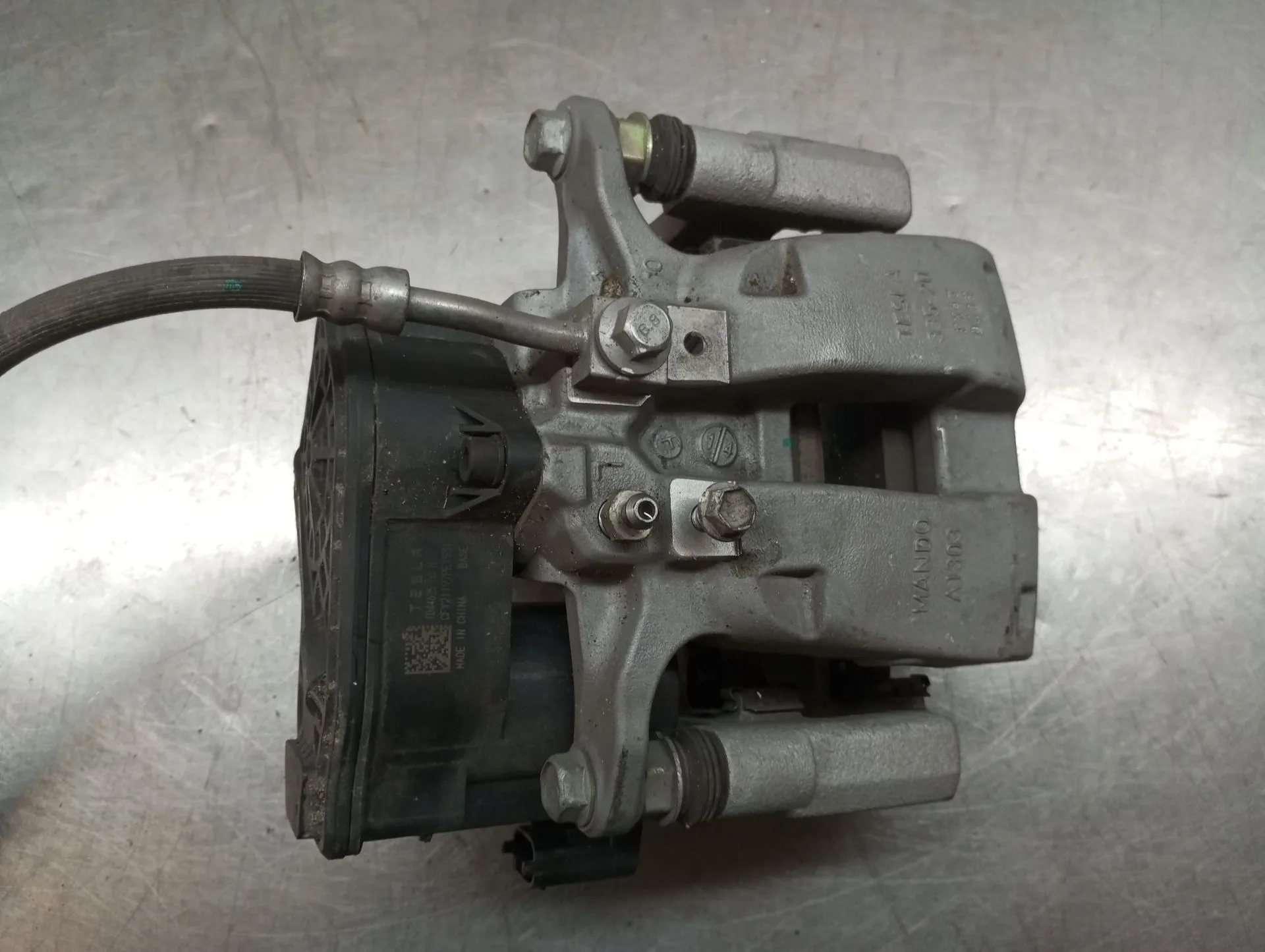 Left rear Brake Caliper TESLA Model Y (5YJY) Imagem-1