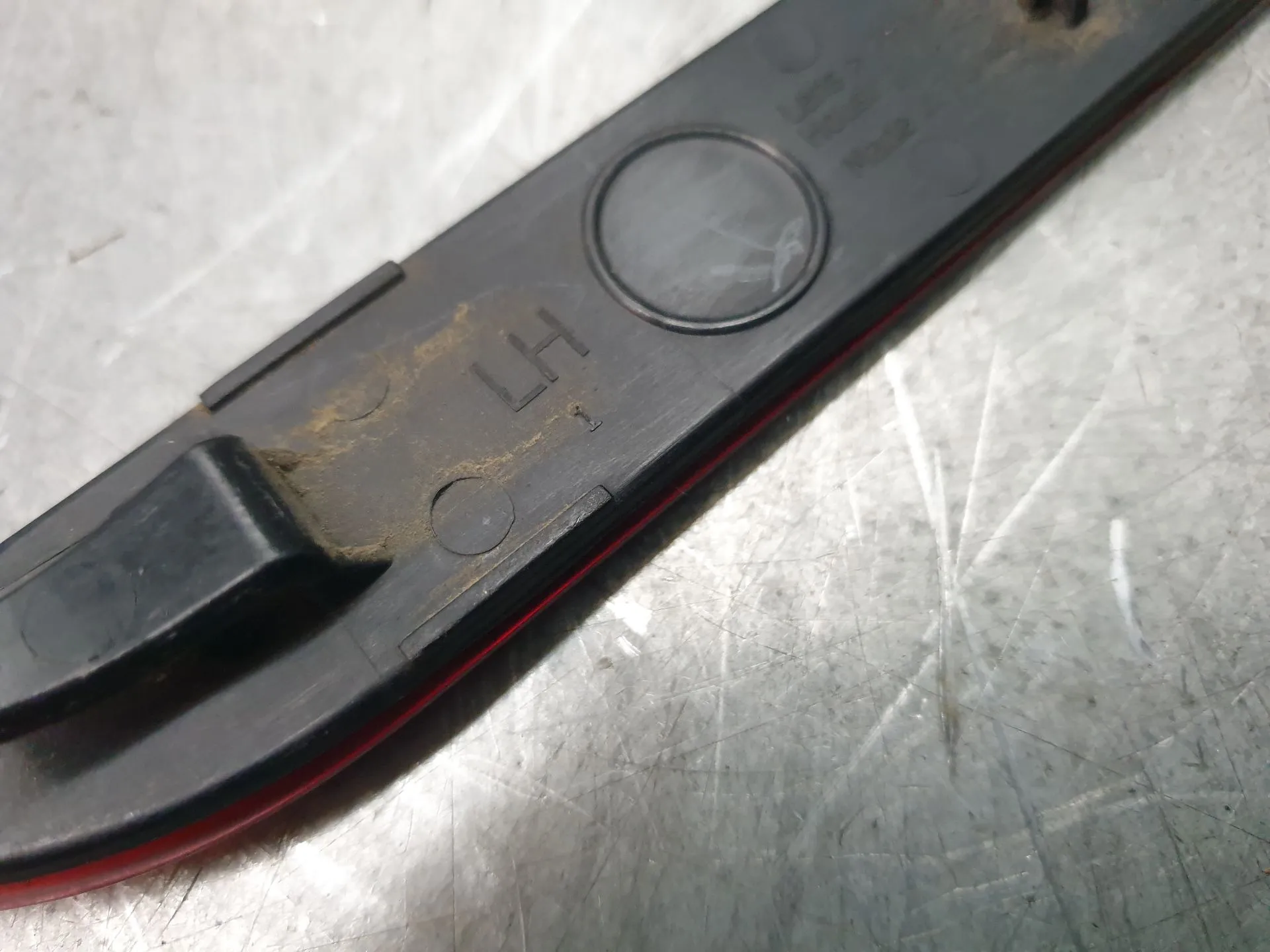 Réflecteur arrière gauche TESLA Model Y (5YJY) Imagem-3