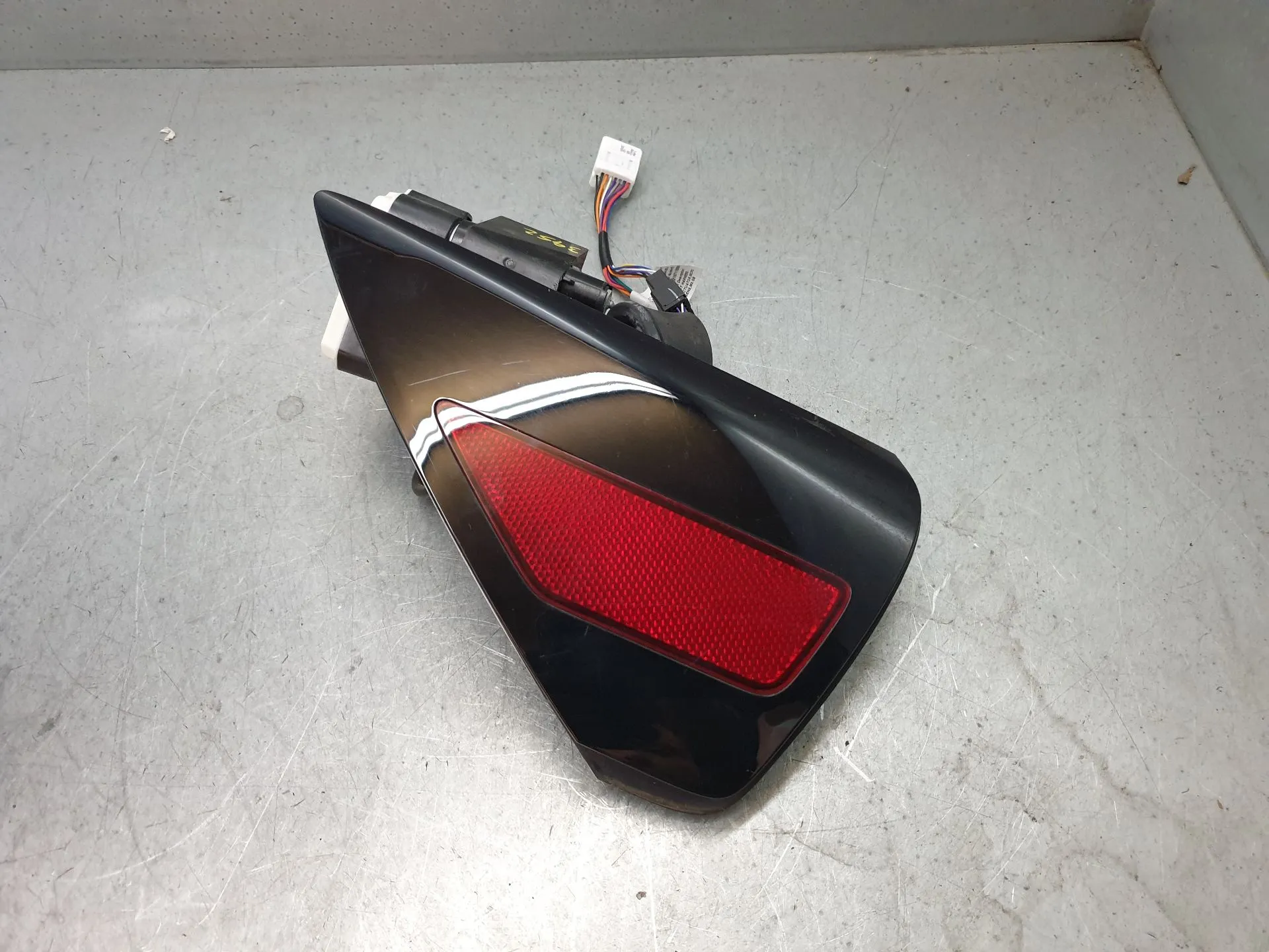 Fuel tank cap TESLA Model Y (5YJY) Imagem-1