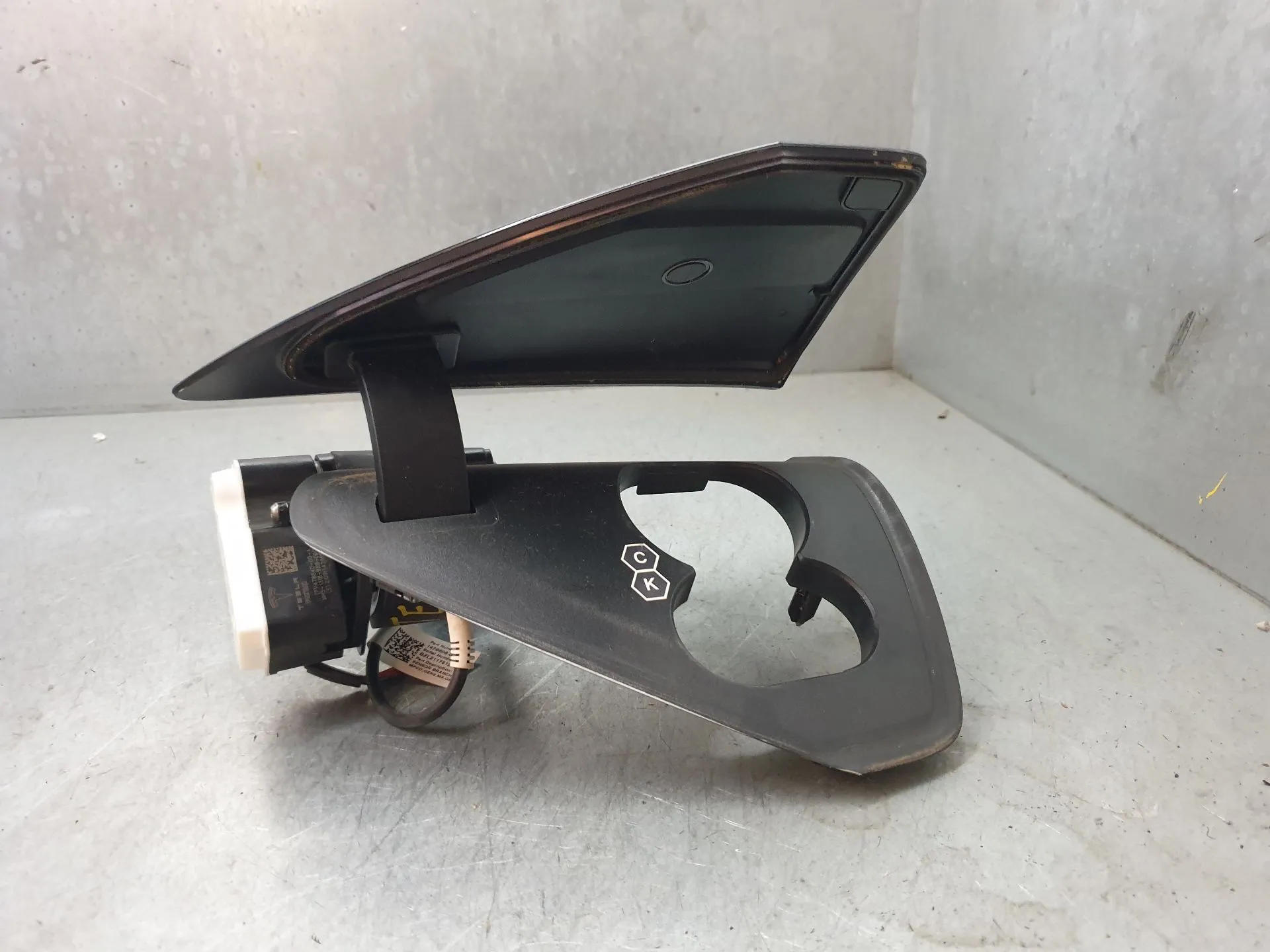 Fuel tank cap TESLA Model Y (5YJY) Imagem-5