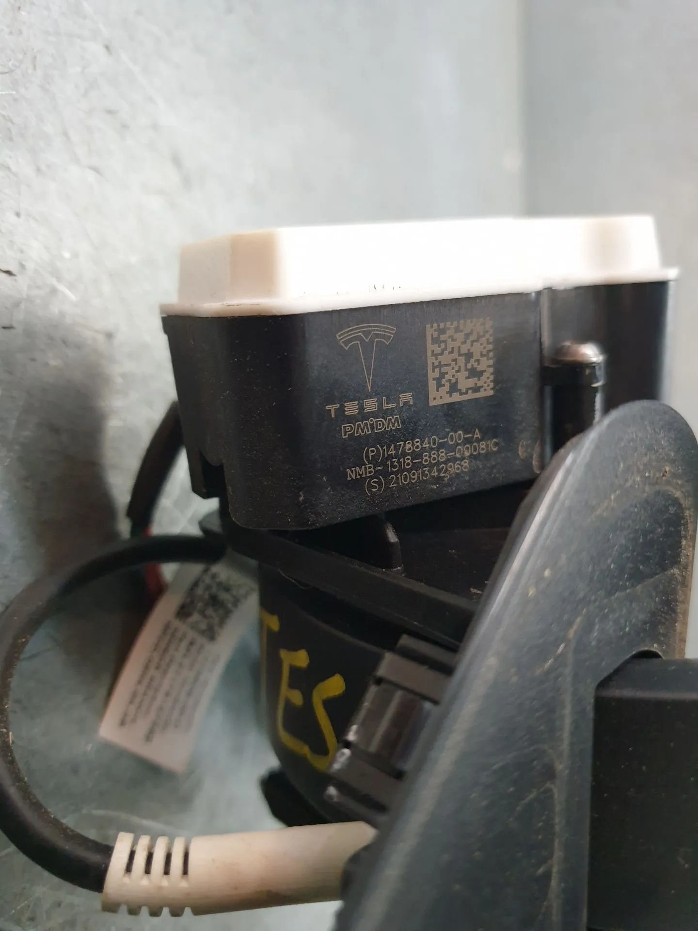 Fuel tank cap TESLA Model Y (5YJY) Imagem-6