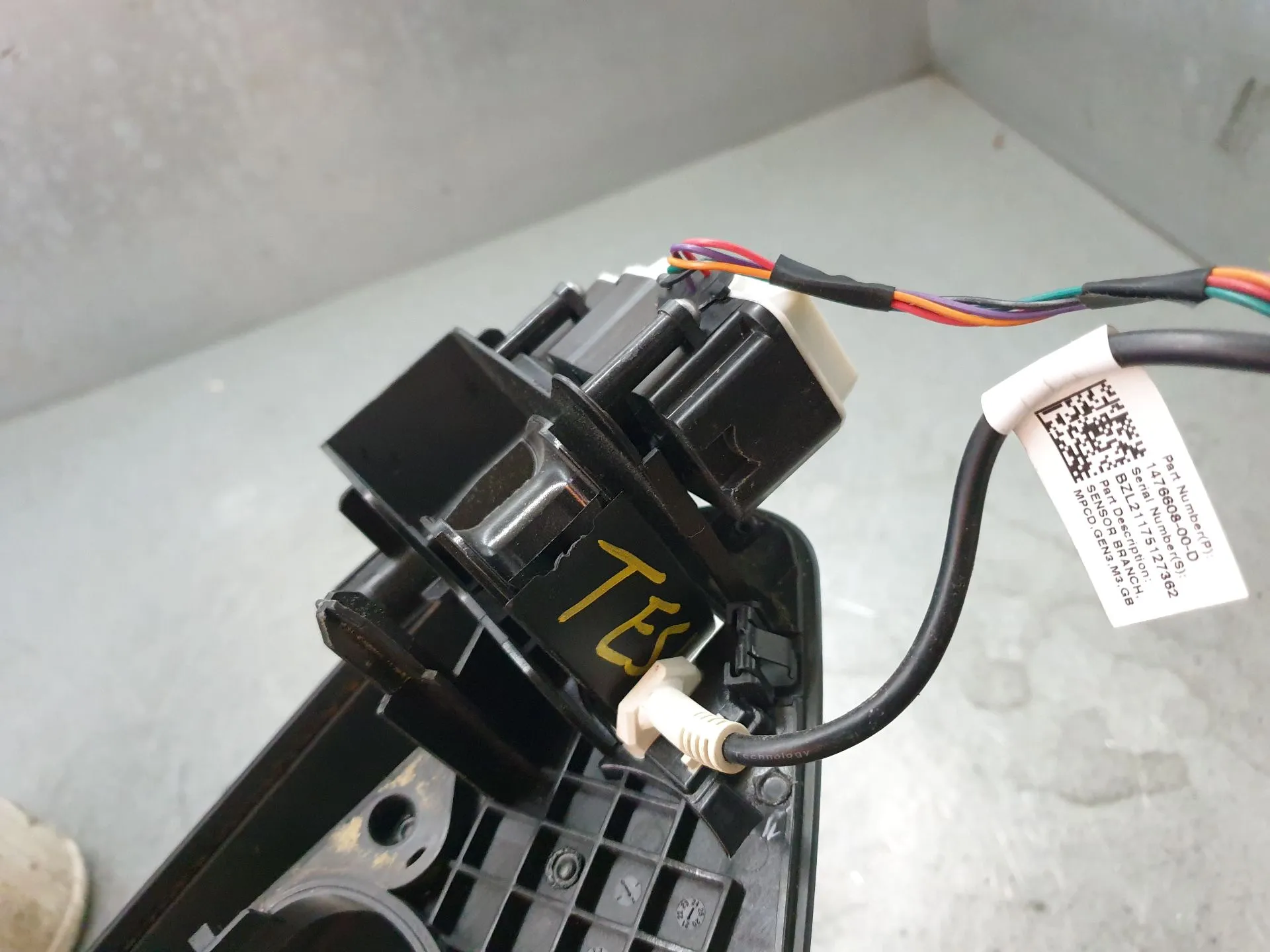 Fuel tank cap TESLA Model Y (5YJY) Imagem-10