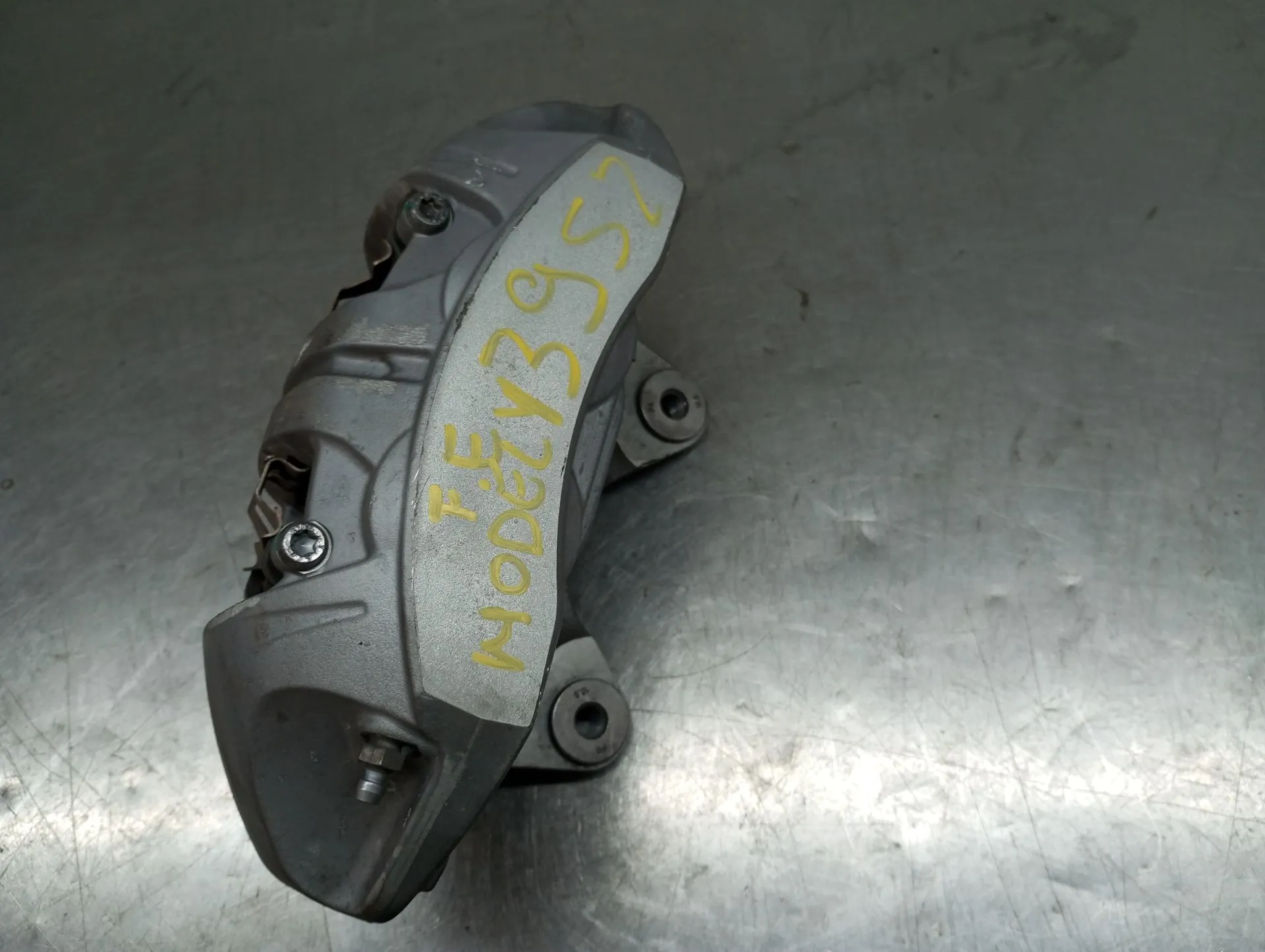 Left front Brake Caliper TESLA Model Y (5YJY)