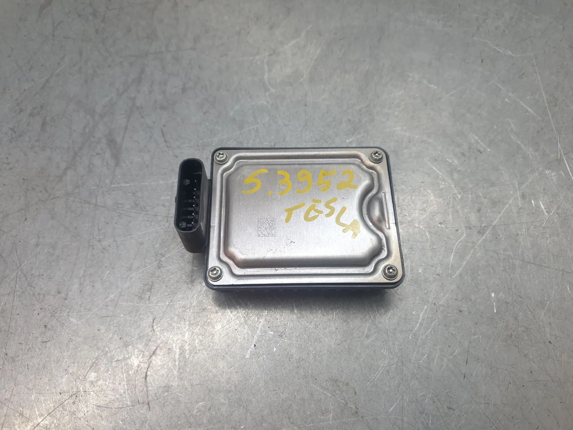 Radar sensor TESLA Model Y (5YJY)