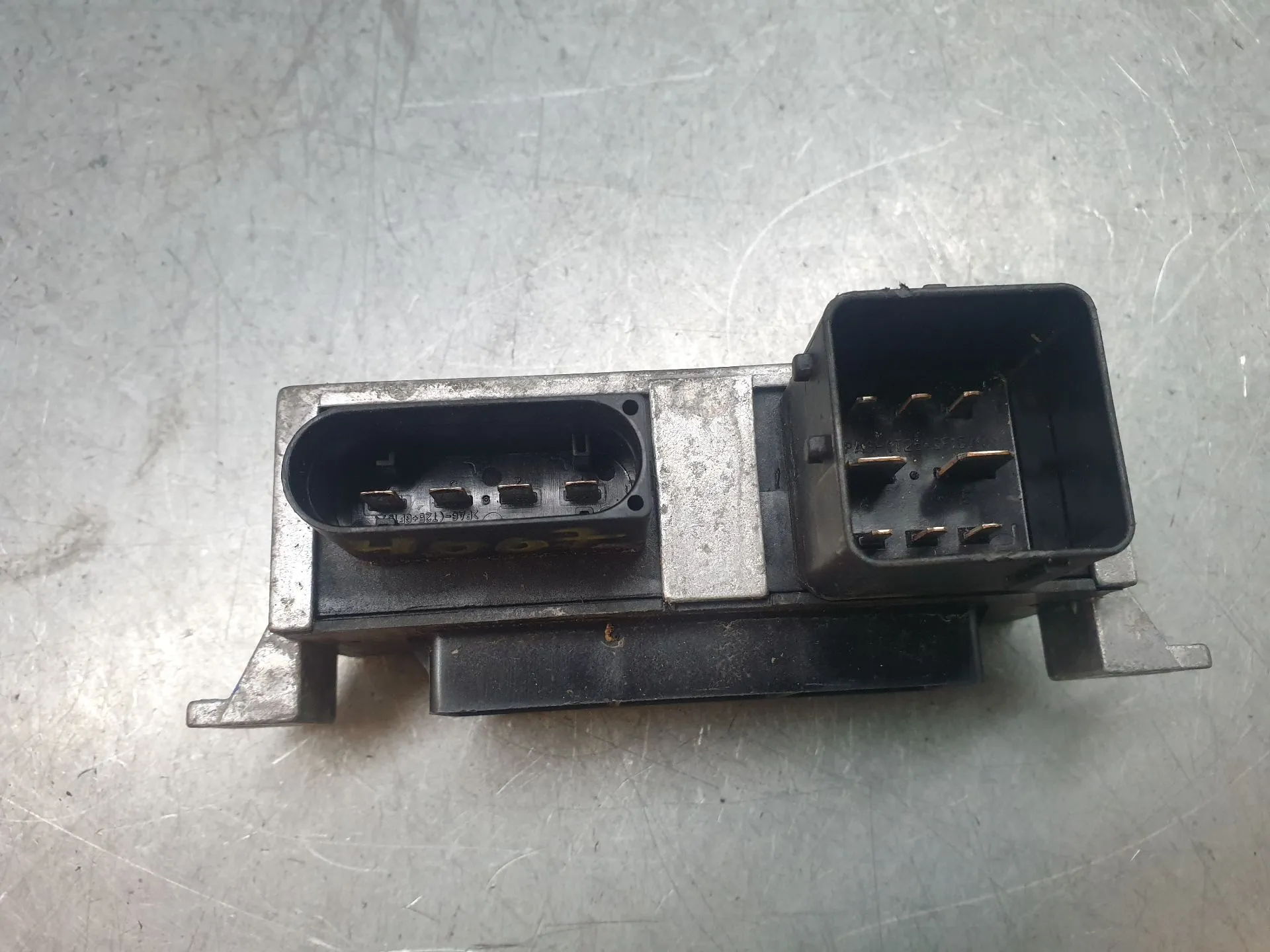 Glow plug Relay RENAULT Master III (FV) Imagem-1