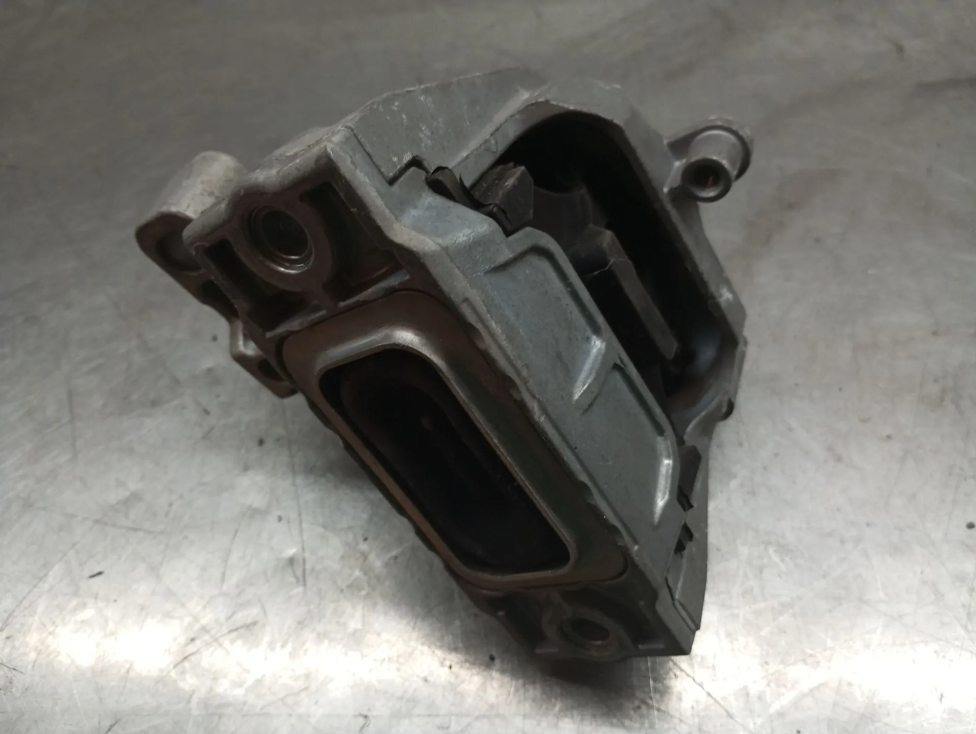 Supporto Motore VOLKSWAGEN Caddy III (2K, 2C) Imagem-1