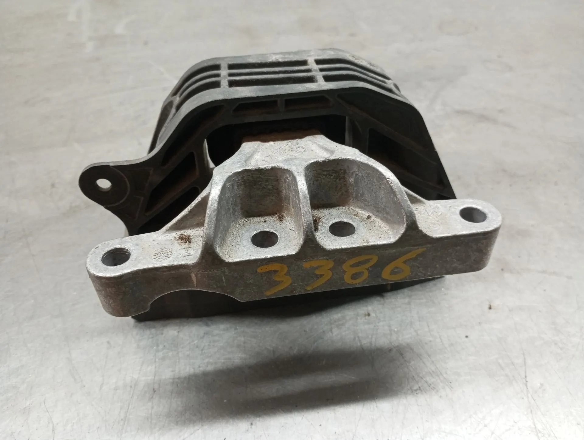 Apoio da caixa PEUGEOT 208 II
