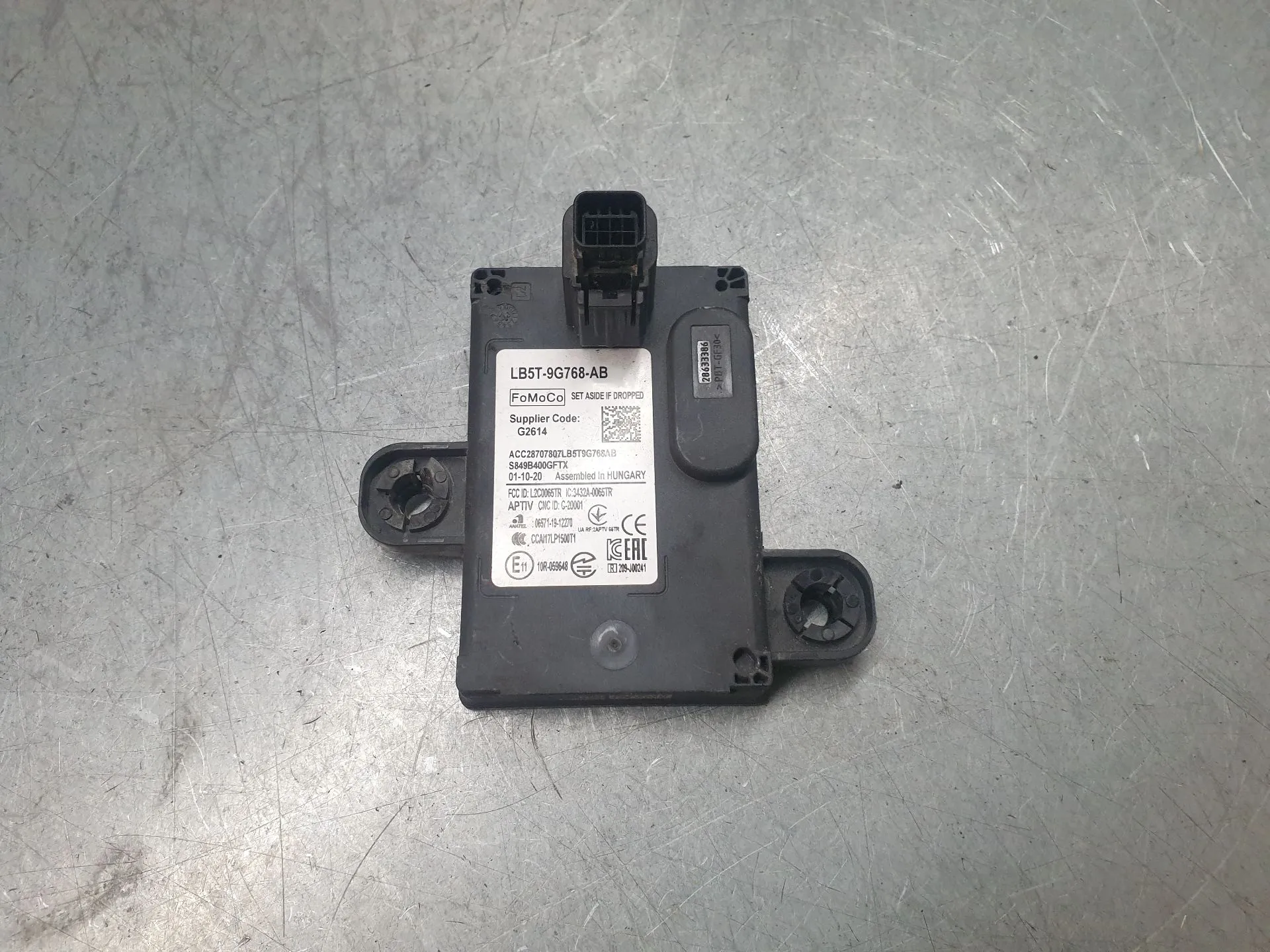 Sensor de radar FORD Fiesta VII (HJ, HF) Imagem-1