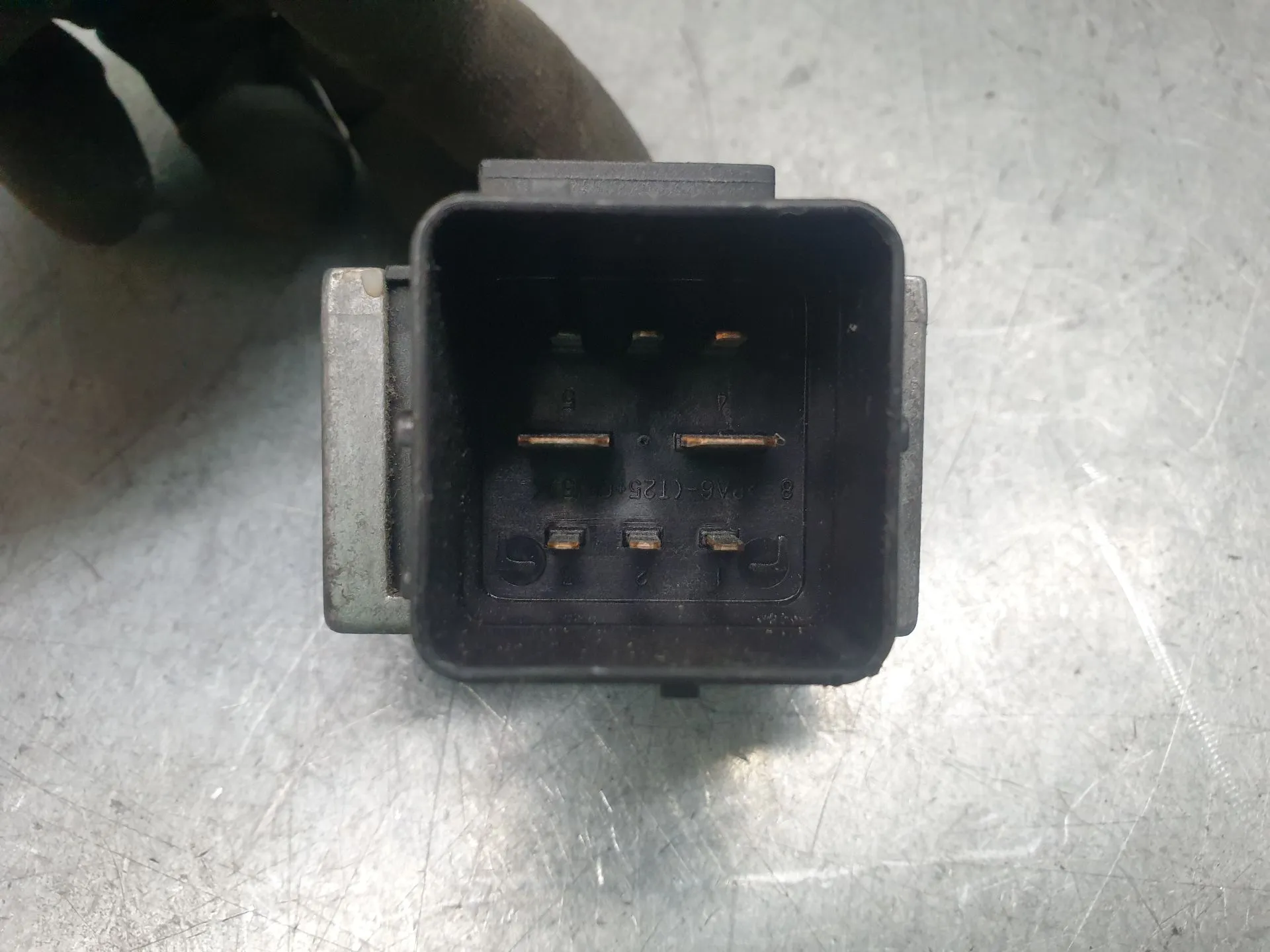 Glow plug Relay RENAULT Trafic II (FL) Imagem-1