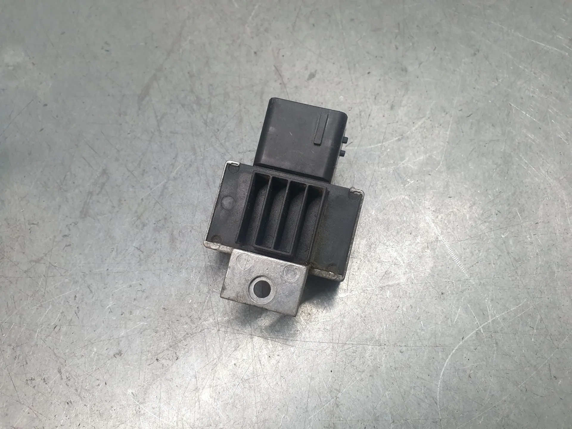 Glow plug Relay RENAULT Trafic II (FL) Imagem-2