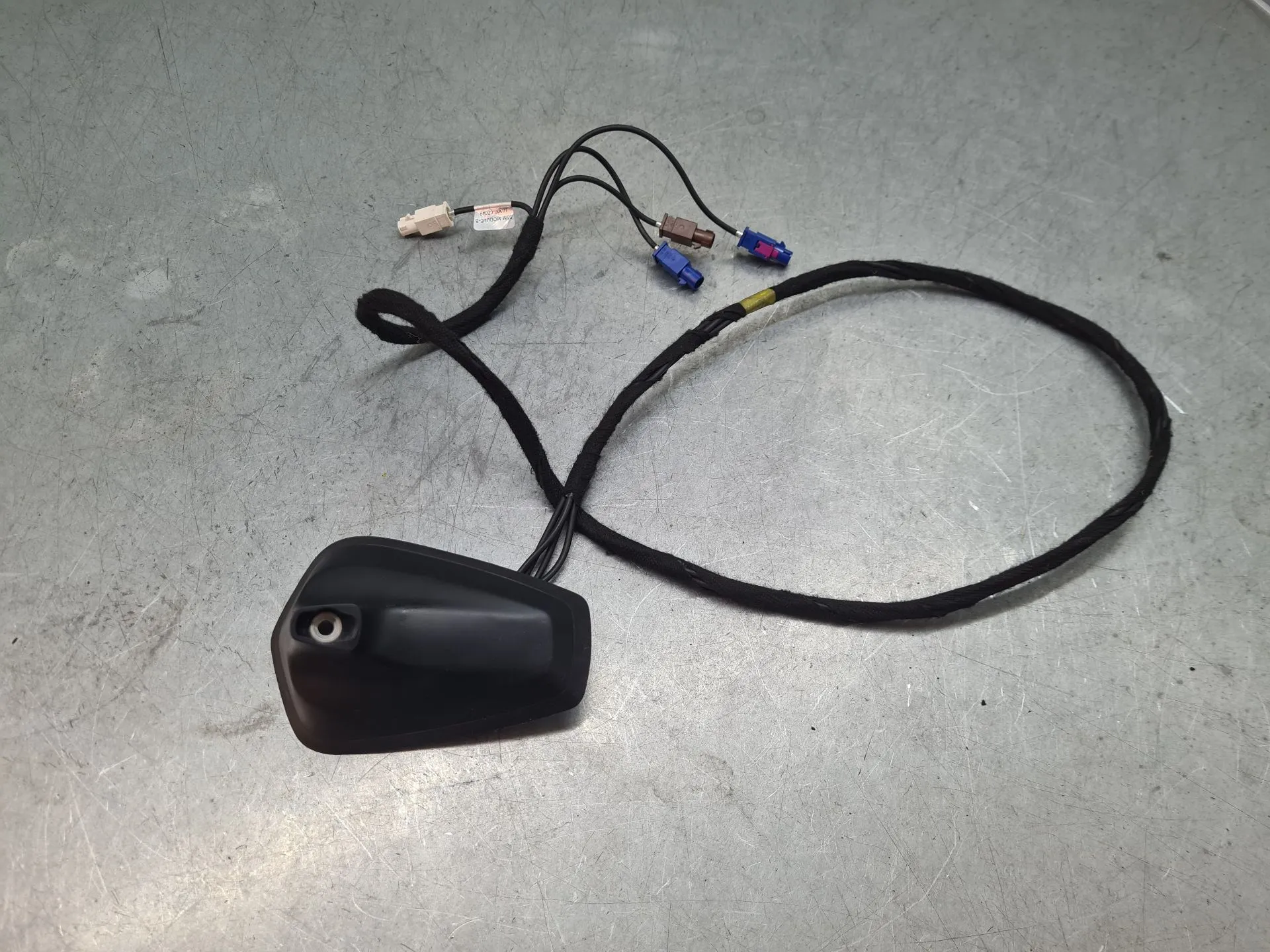 Base dell’antenna DACIA Duster III (P1310) Imagem-1