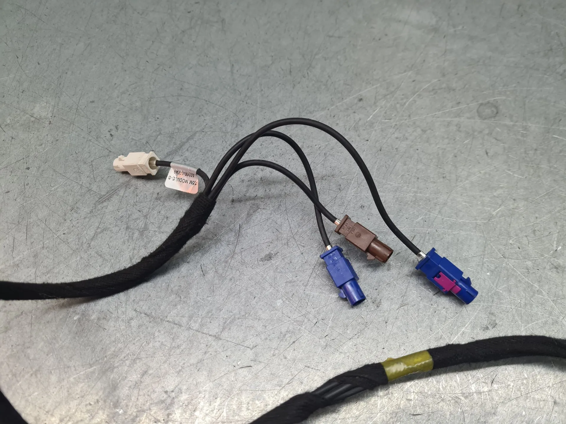 Base dell’antenna DACIA Duster III (P1310) Imagem-3