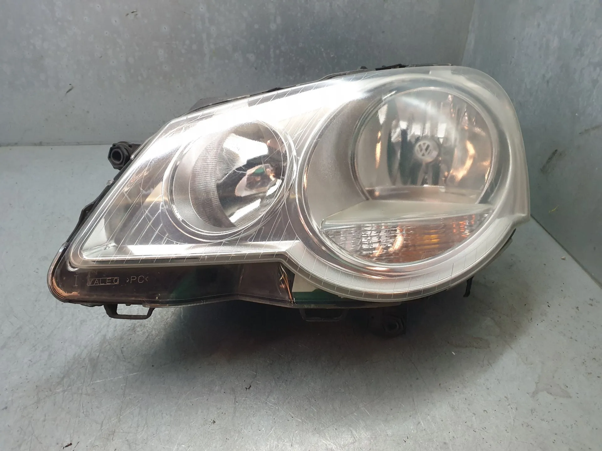 Óptica / faro Izquierdo VOLKSWAGEN Polo 