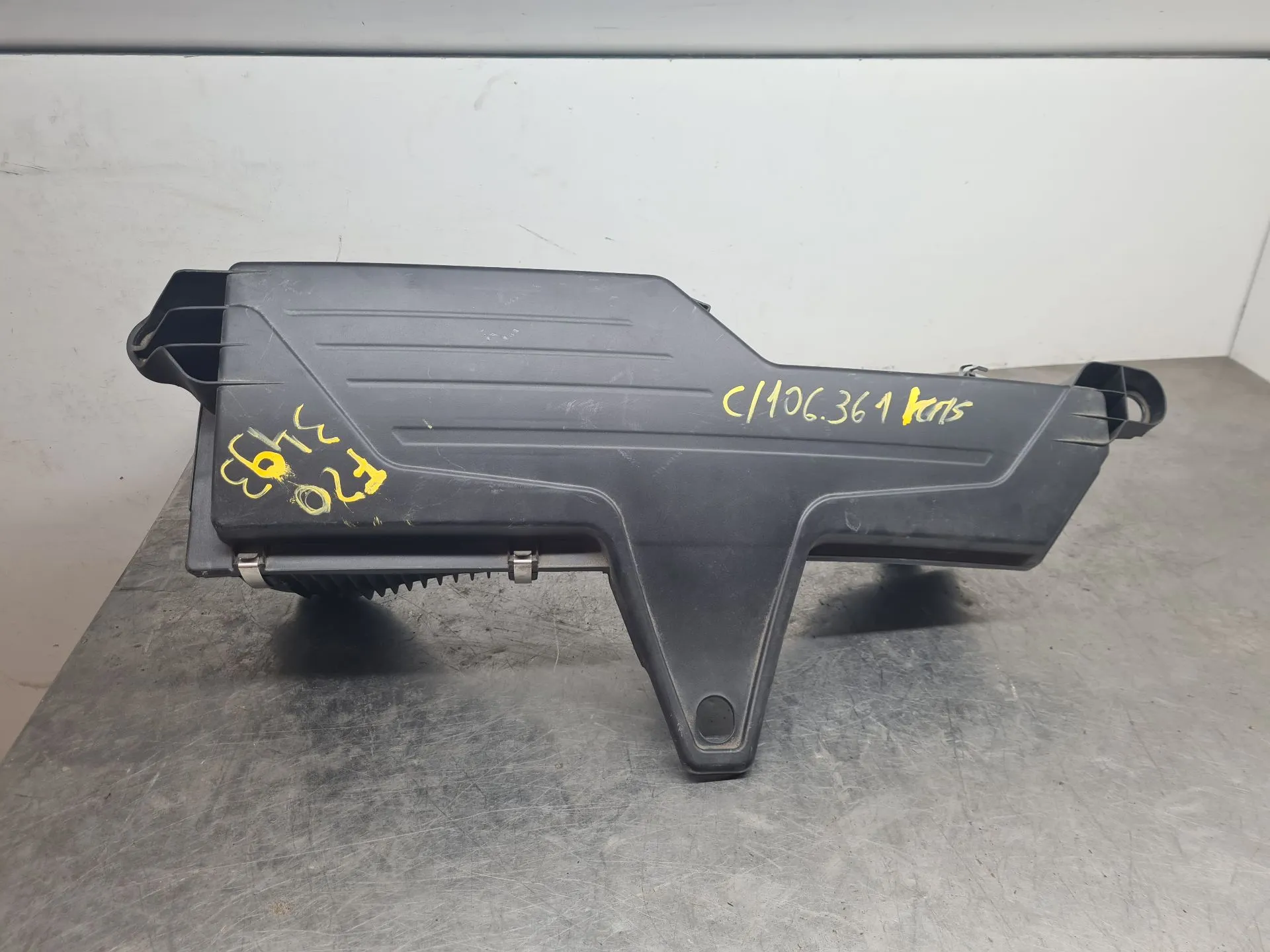 Air filter box BMW 1 (F20)