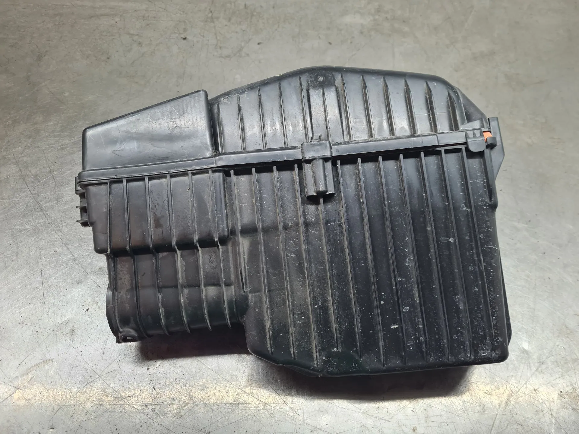 Air filter box PEUGEOT 208 II Imagem-1