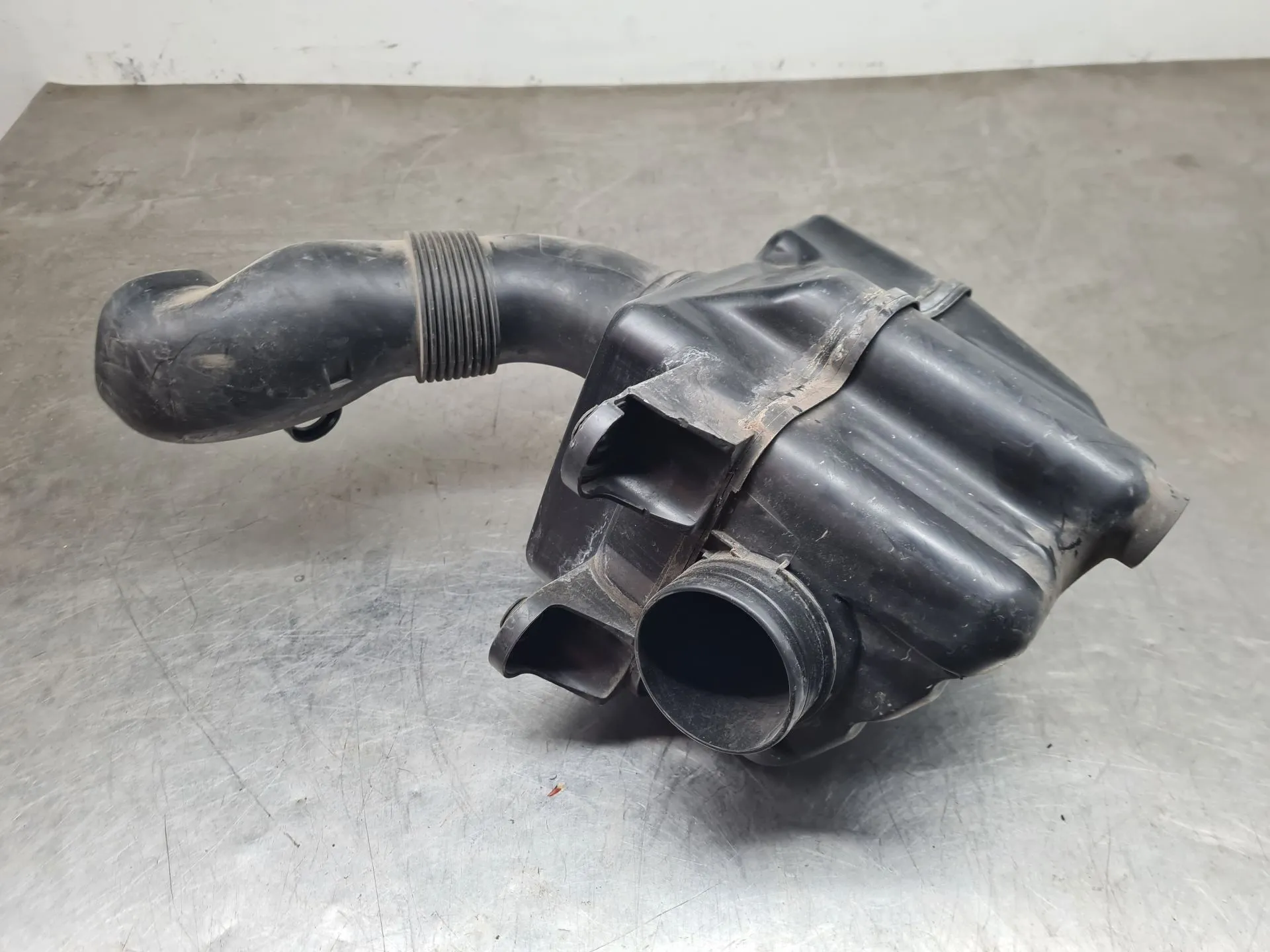 Boîtier filtre à air VOLKSWAGEN Caddy III (2K, 2C) Imagem-2