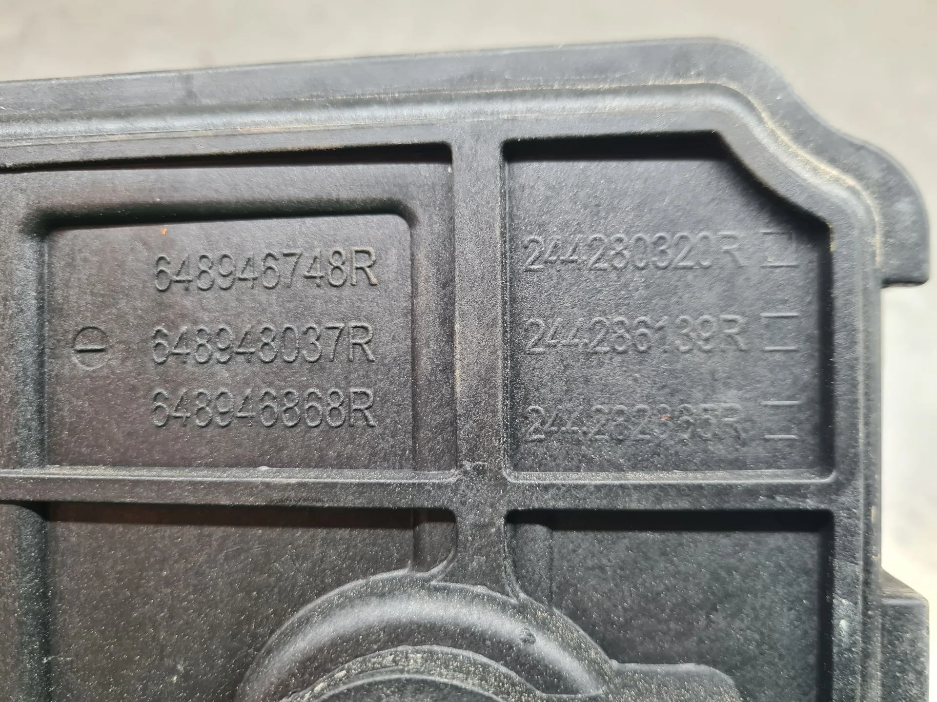 Battery box DACIA Sandero III Imagem-3