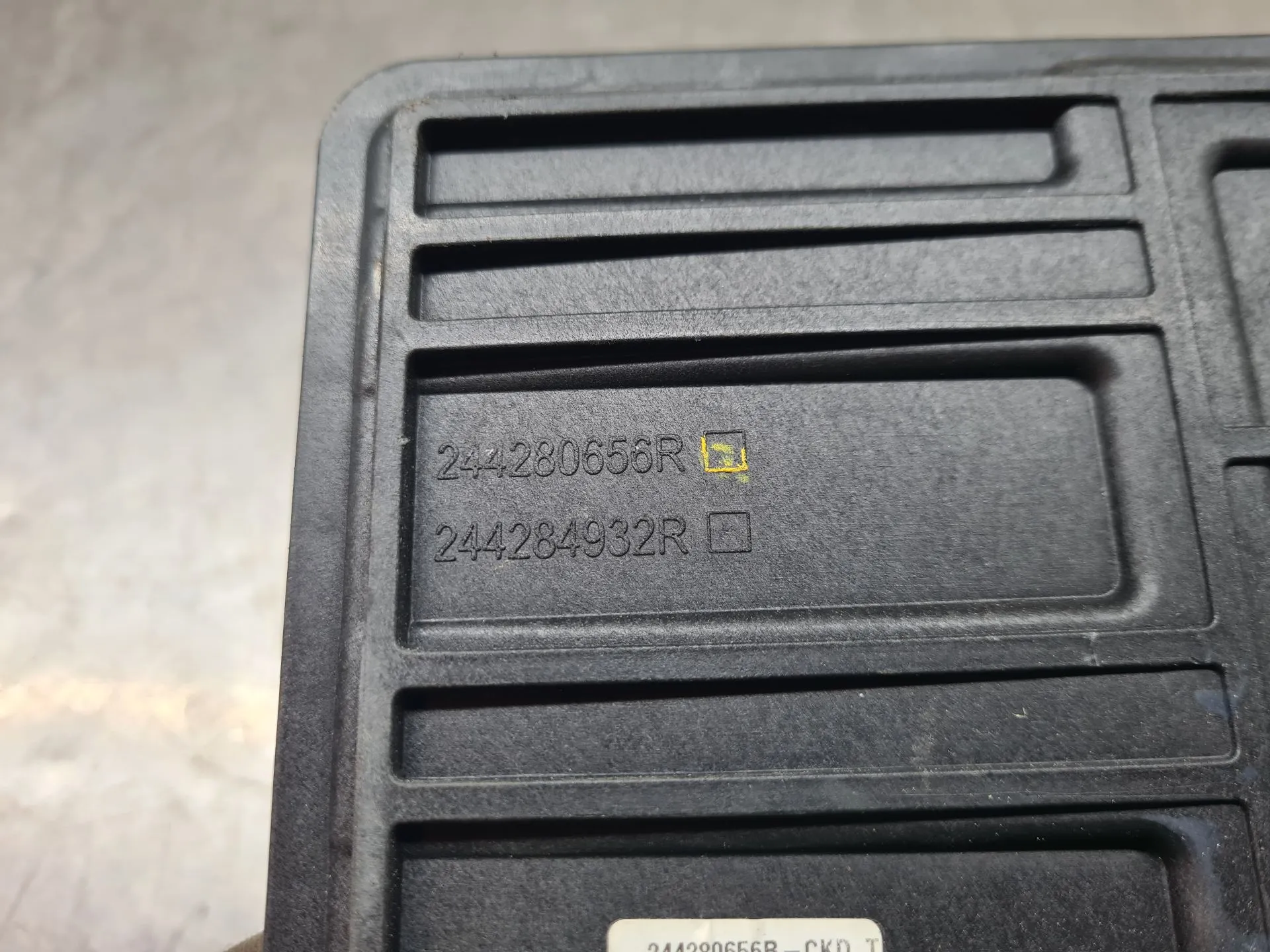 Battery box DACIA Sandero III Imagem-4