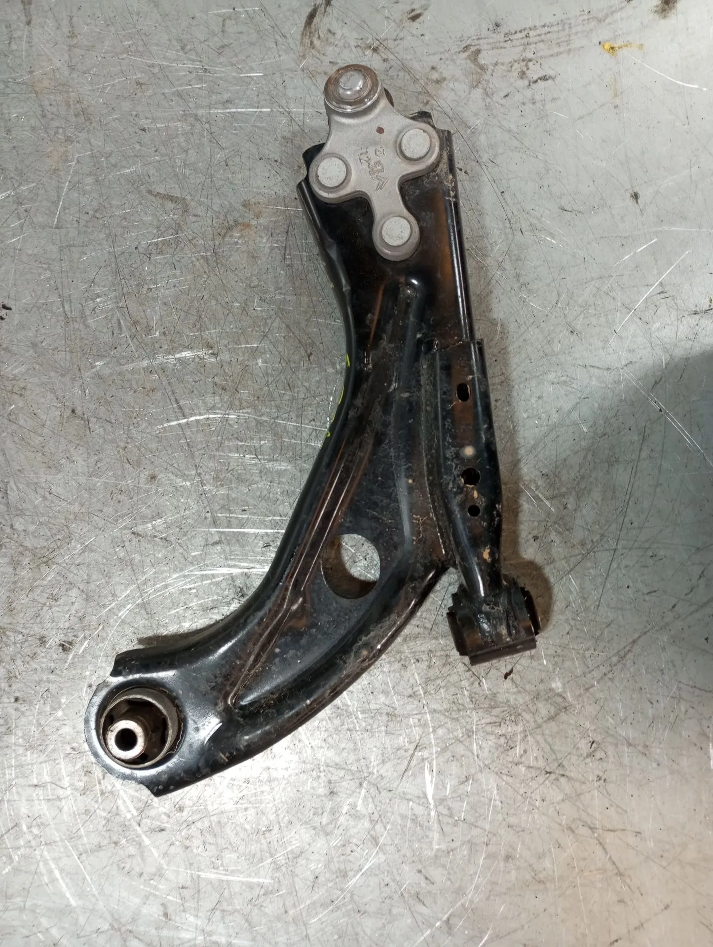 Right front suspension arm PEUGEOT Rifter