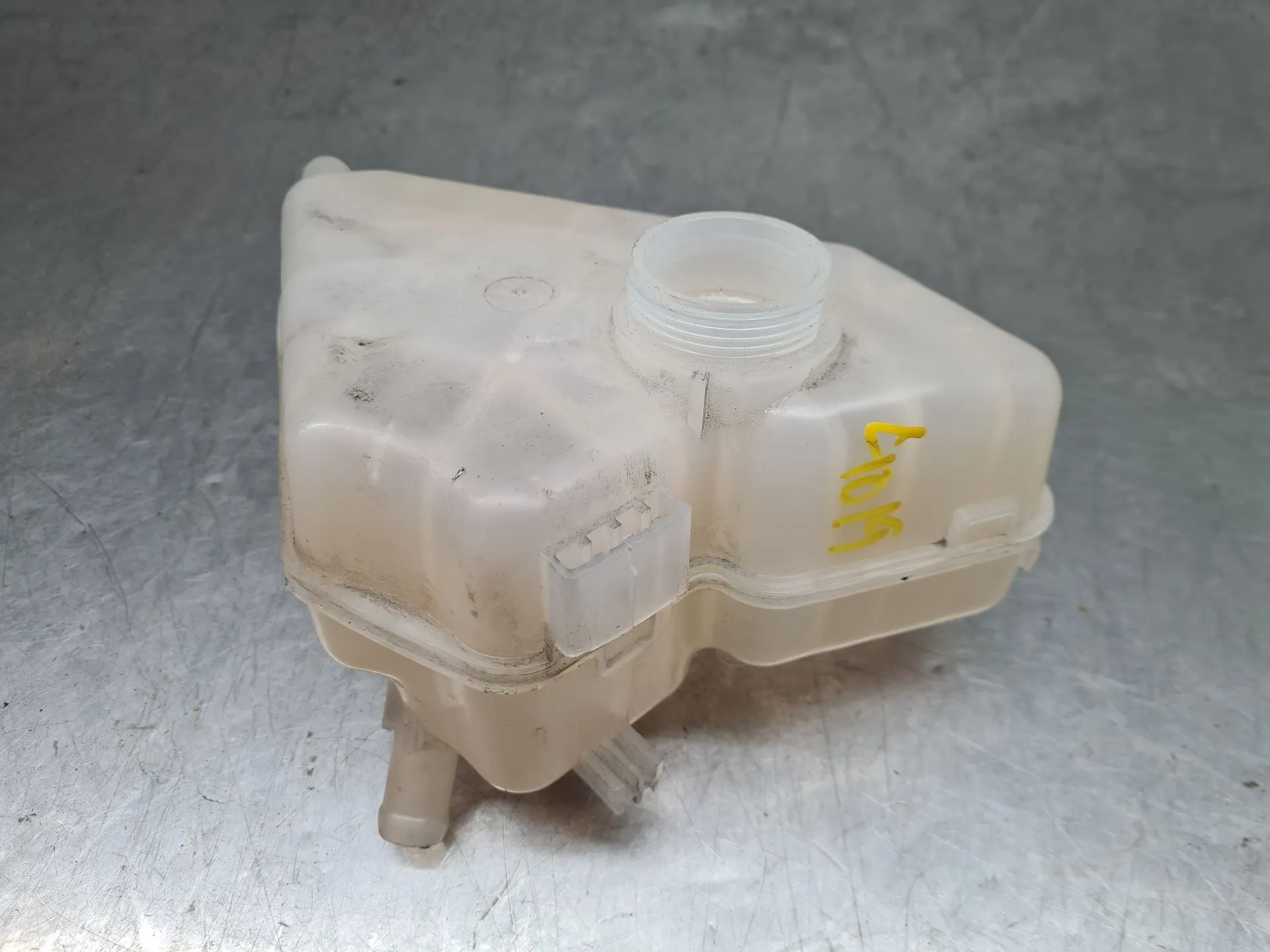 Coolant reservoir FORD Fiesta VI (CB1, CCN)