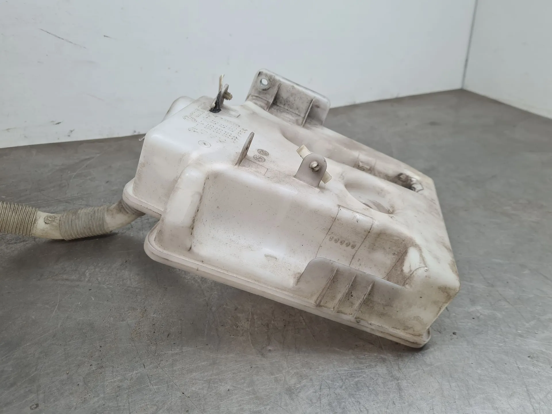 Depósito de agua limpiaparabrisas VOLKSWAGEN Caddy III (2K, 2C) Imagem-3