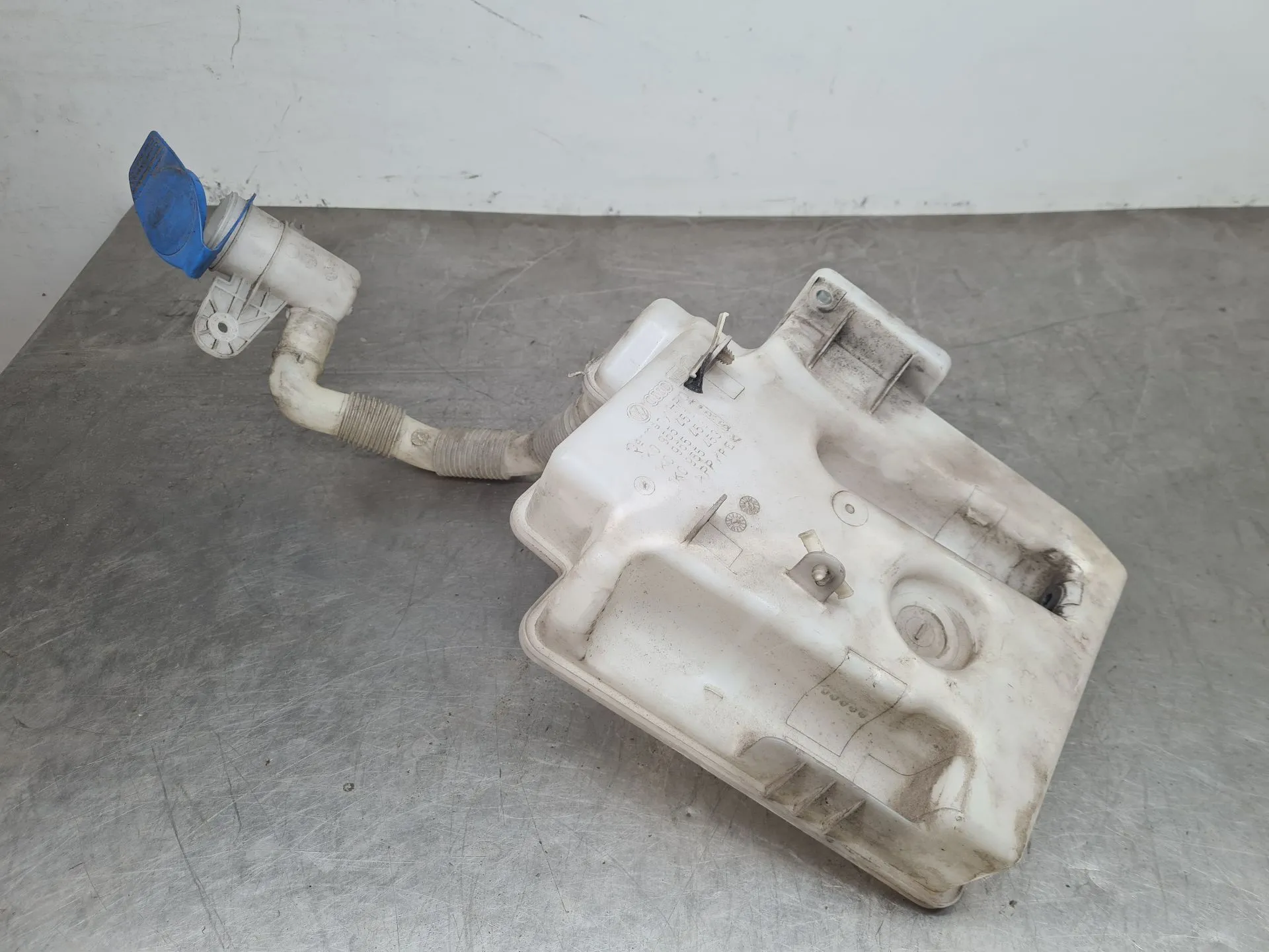 Depósito de agua limpiaparabrisas VOLKSWAGEN Caddy III (2K, 2C) Imagem-2