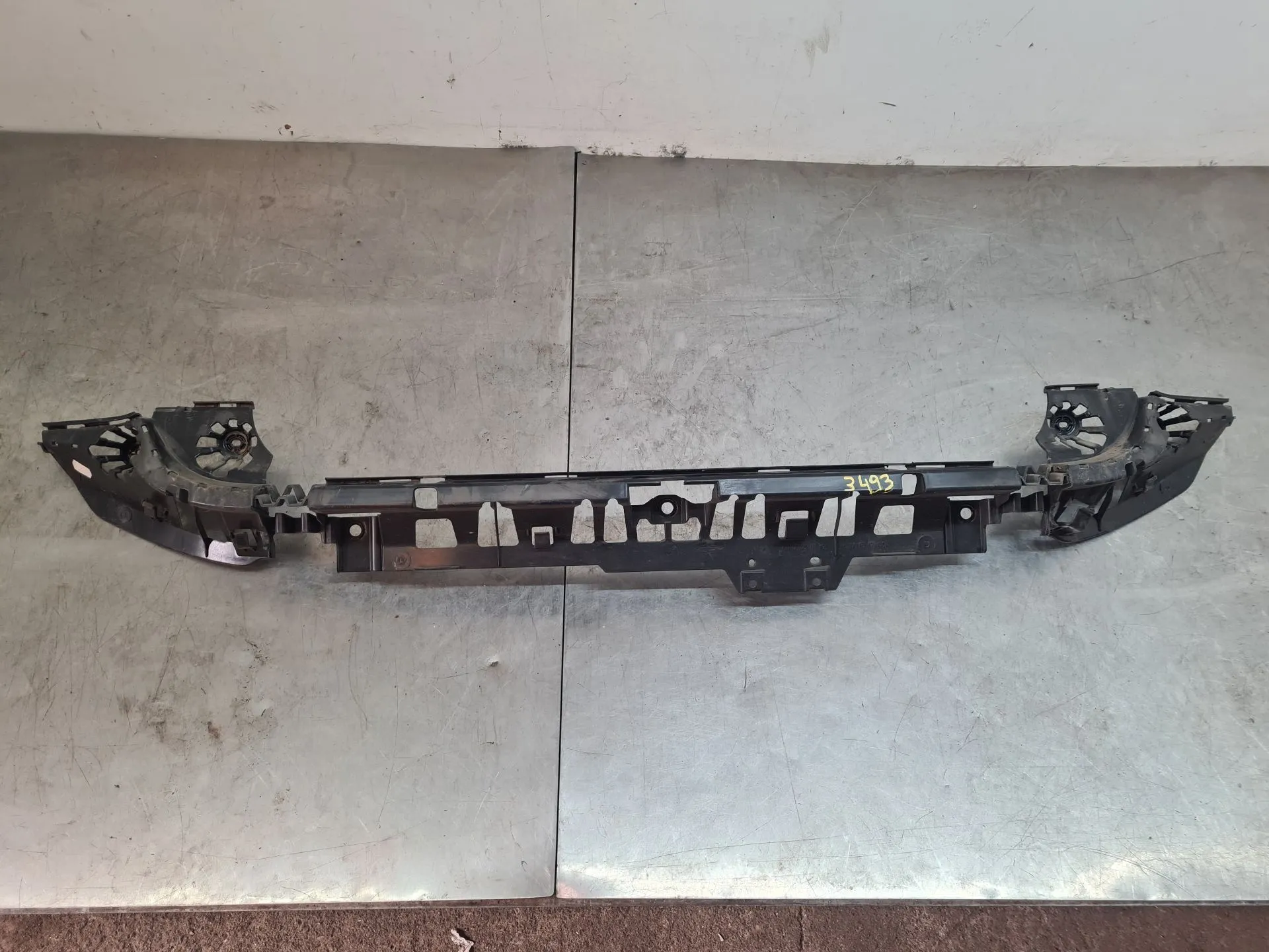 Rear bumper guide center BMW 1 (F20)