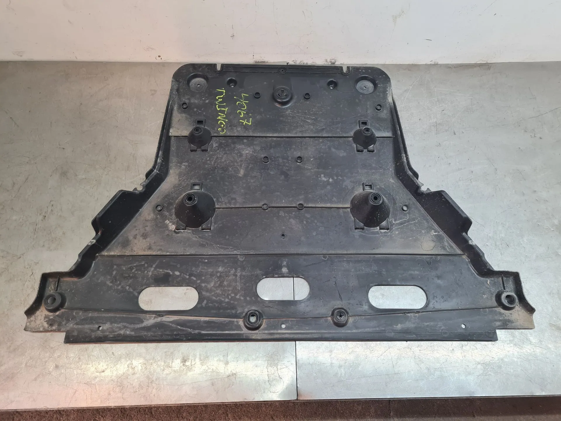 Cubrecarters inferior de la carrocería RENAULT Twingo III (BCM_)