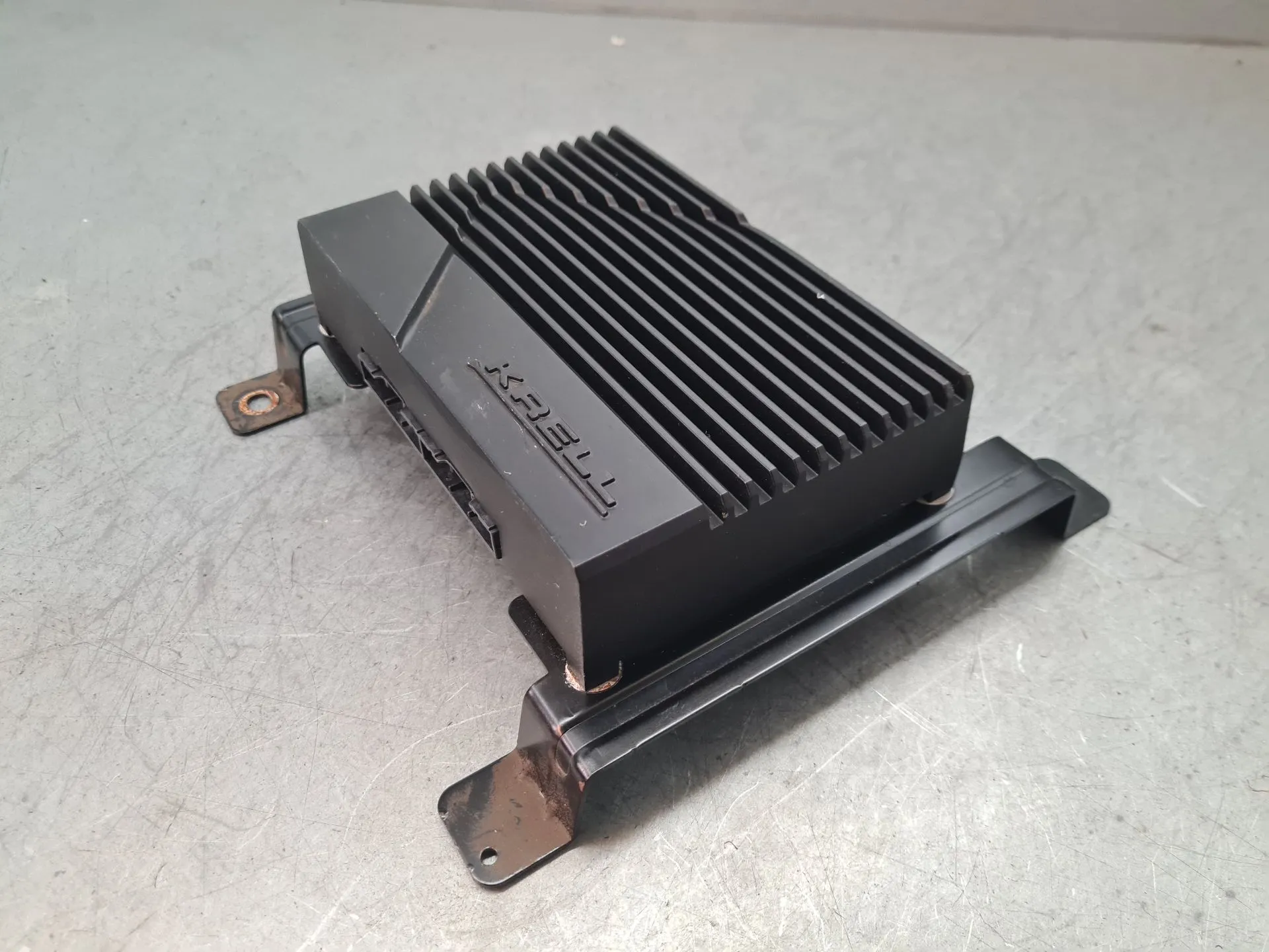 Speaker Amplifier HYUNDAI Santa Fé IV (TYM) Imagem-1