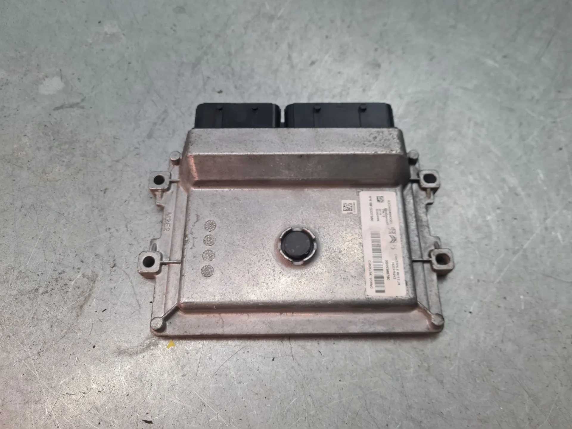 Engine control unit / ECU PEUGEOT 208 II Imagem-2