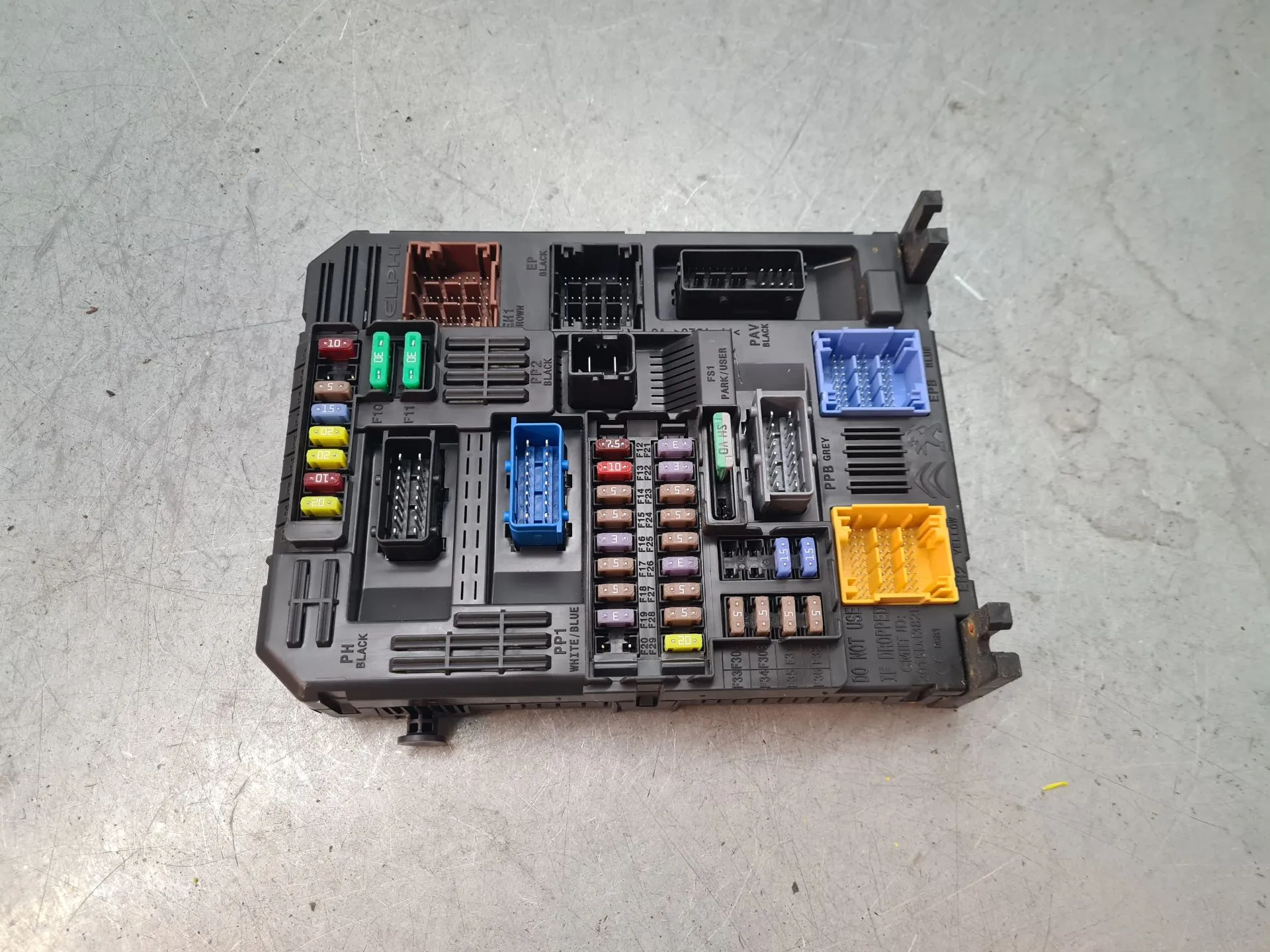 Fuse box / SAM / BSI PEUGEOT Partner (K9) Imagem-1