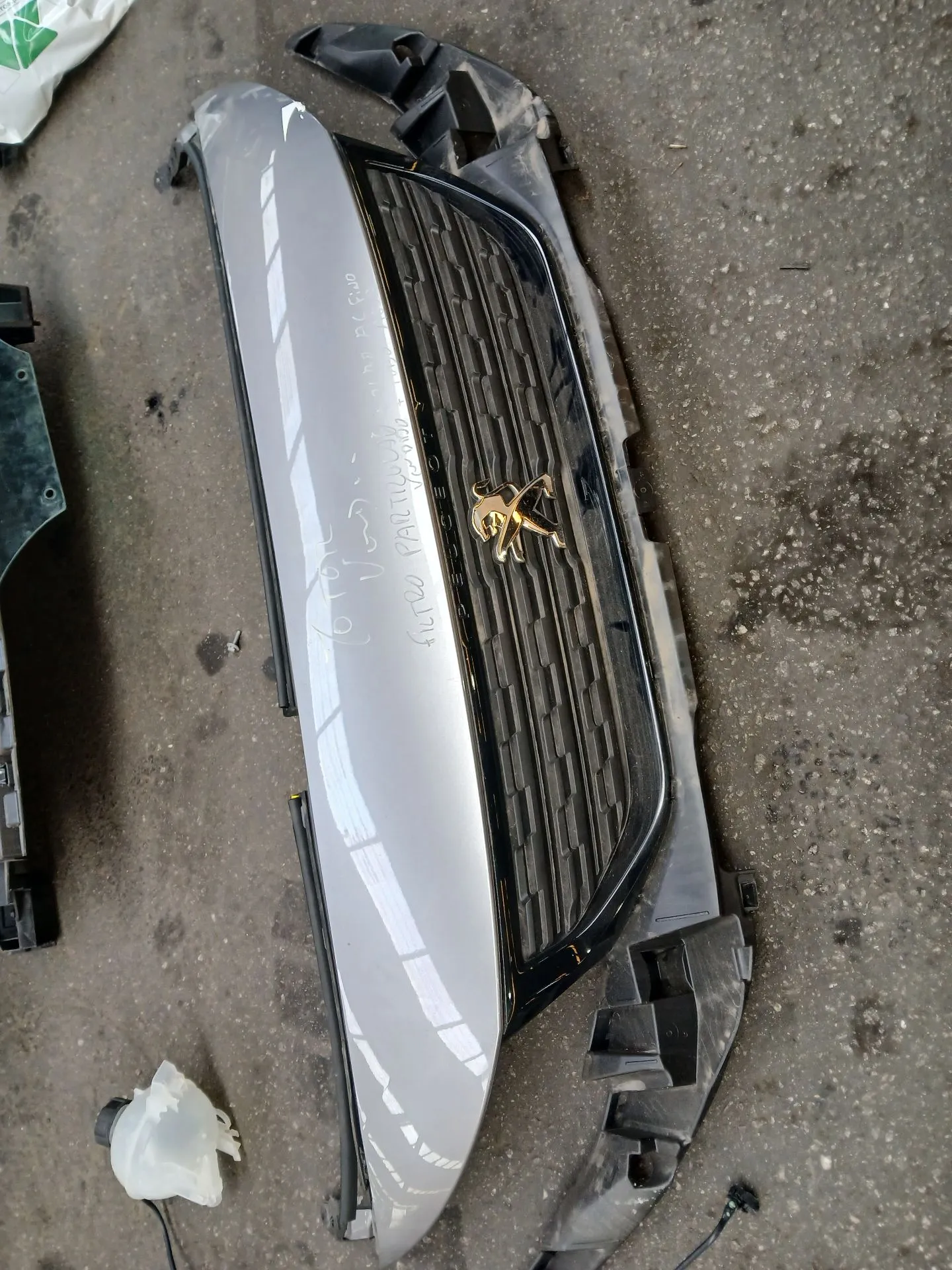 Rejilla delantera PEUGEOT Rifter