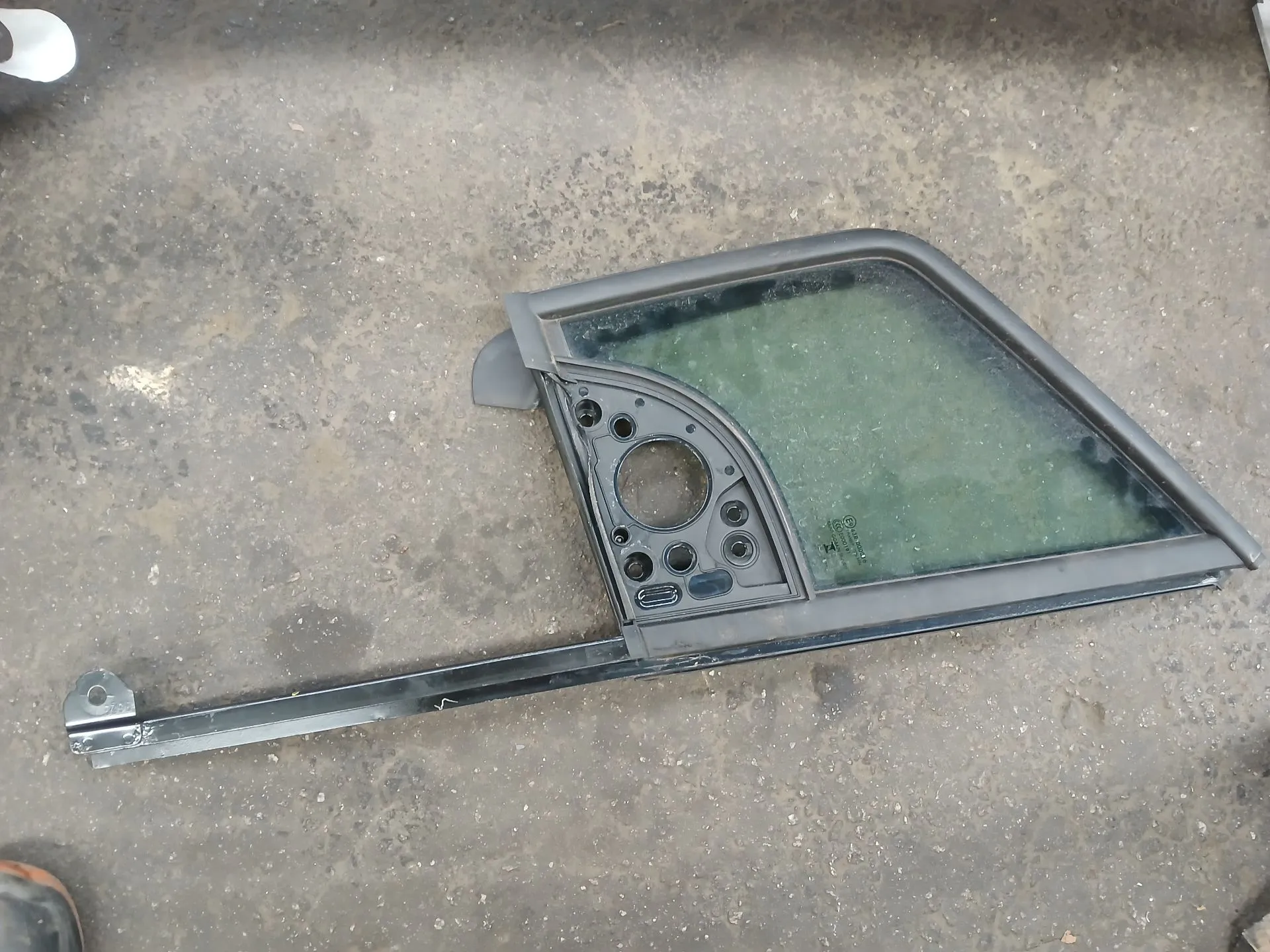 Vidro triangular frente esquerdo PEUGEOT Rifter
