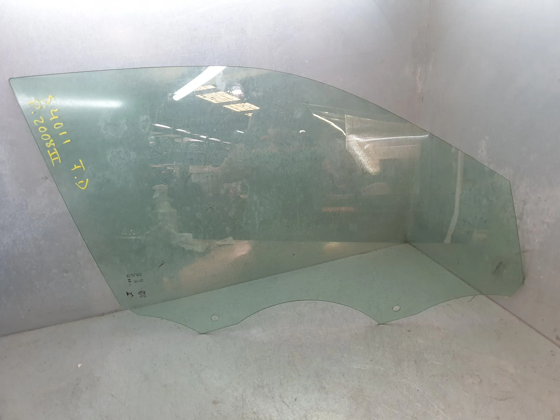 Vidro porta frente direita PEUGEOT 2008 II (U_)