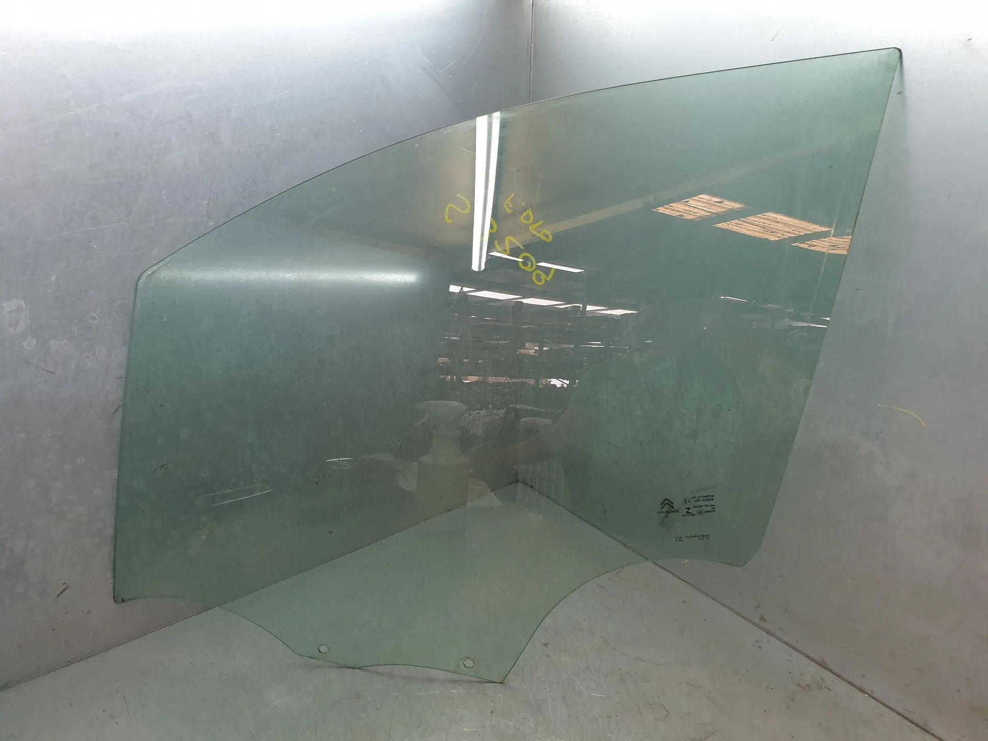 Left front door glass CITROËN C3 III Van (SX_, SY_)