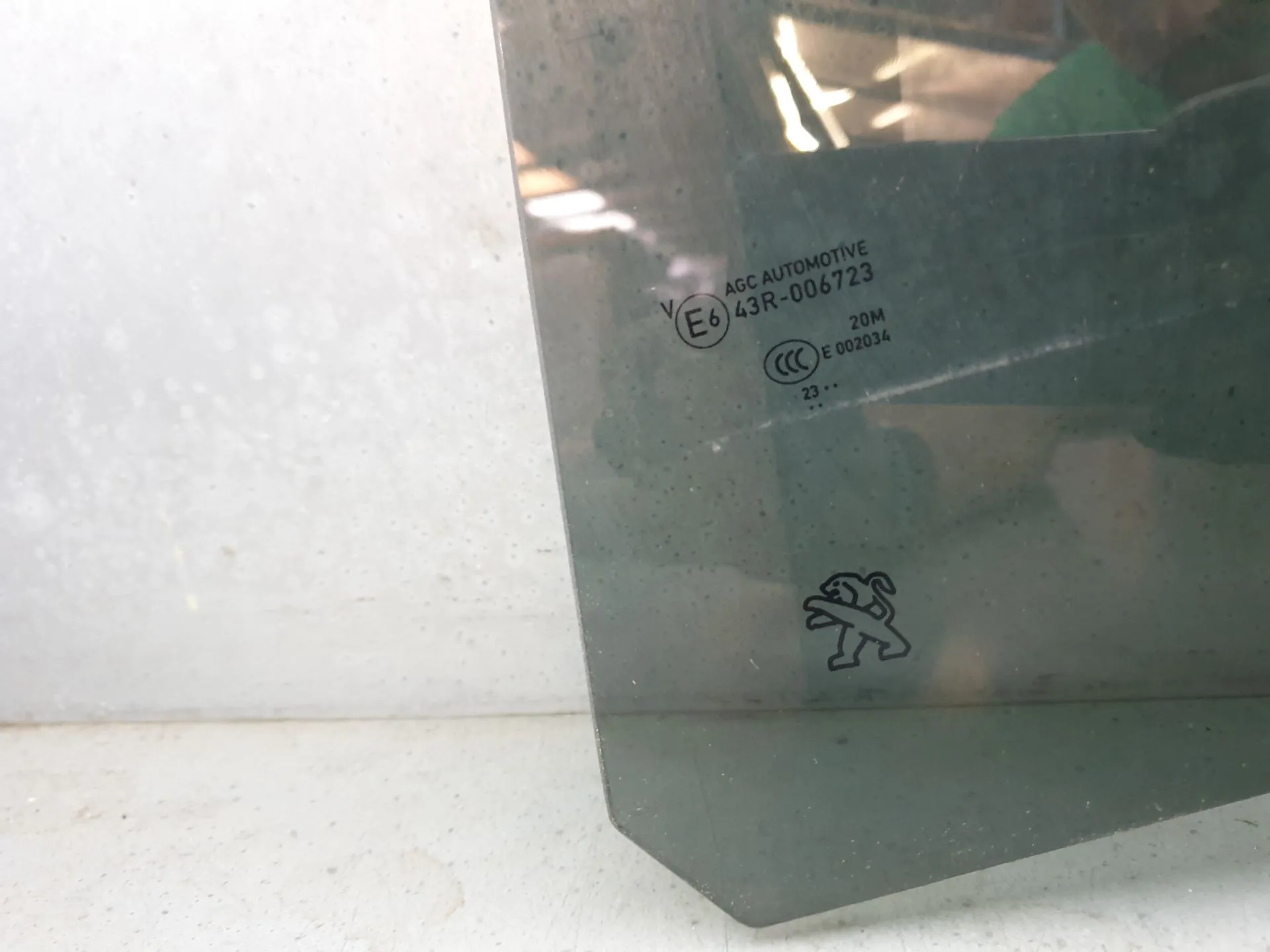 Left rear door glass PEUGEOT 2008 II (U_) Imagem-1