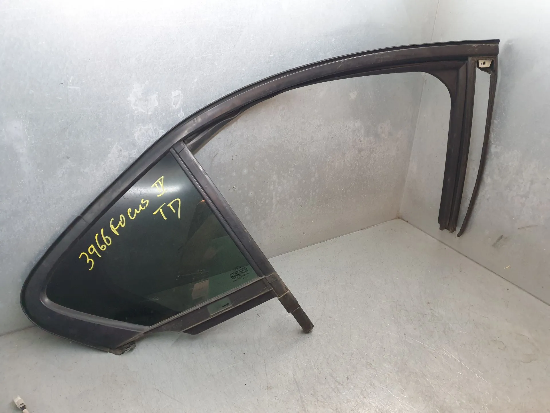 Vetro triangolare porta posteriore destra FORD Focus IV