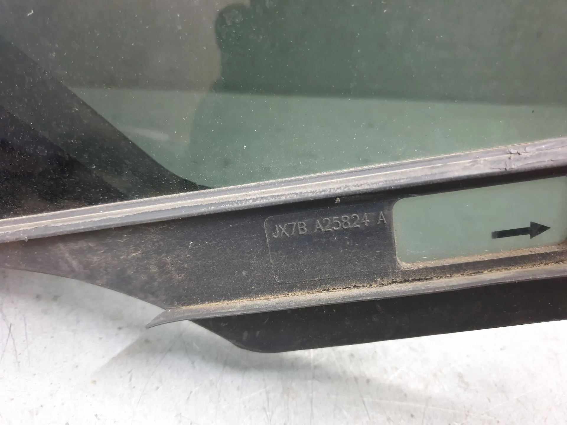 Right rear triangle window FORD Focus IV Imagem-3